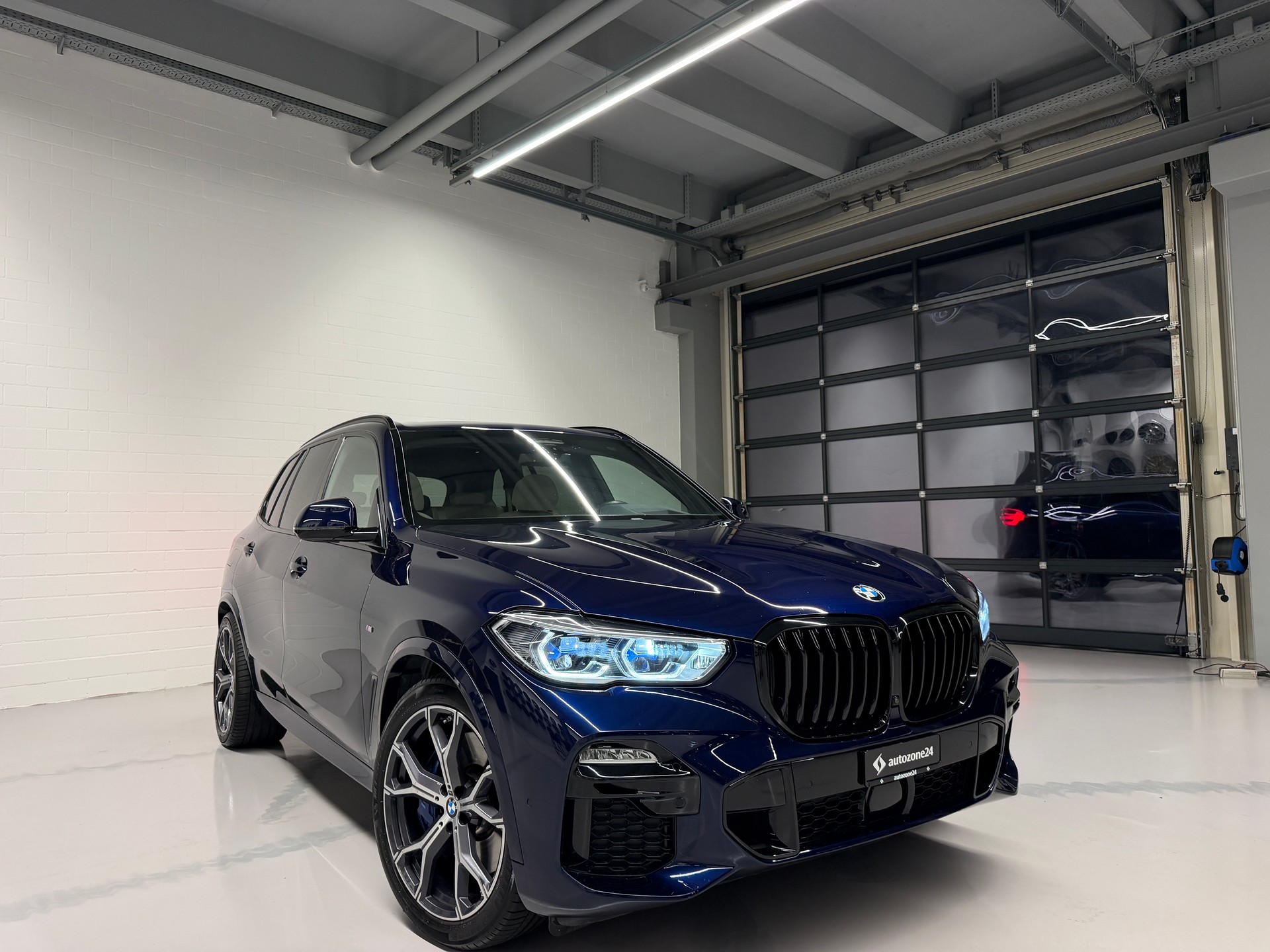 BMW X5 45e xDrive SAG *M Sport*CH-Auto*BMW Premium Selection Garantie bis 22.4.2027*Top Ausstattung*-image-2