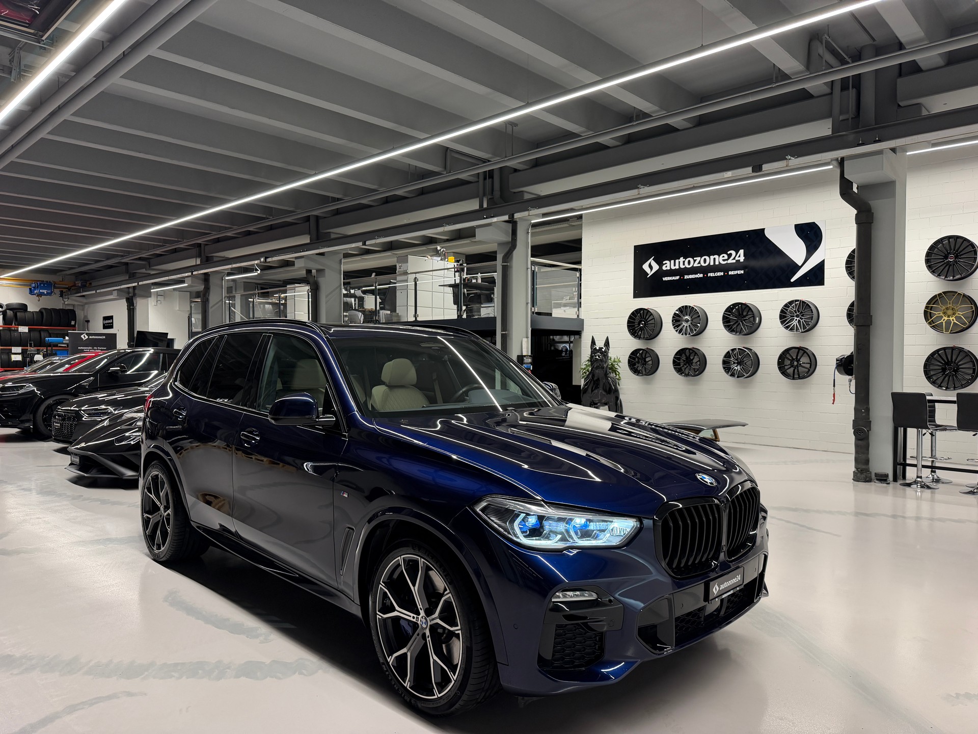 BMW X5 45e xDrive SAG *M Sport*CH-Auto*BMW Premium Selection Garantie bis 22.4.2027*Top Ausstattung*-image-4