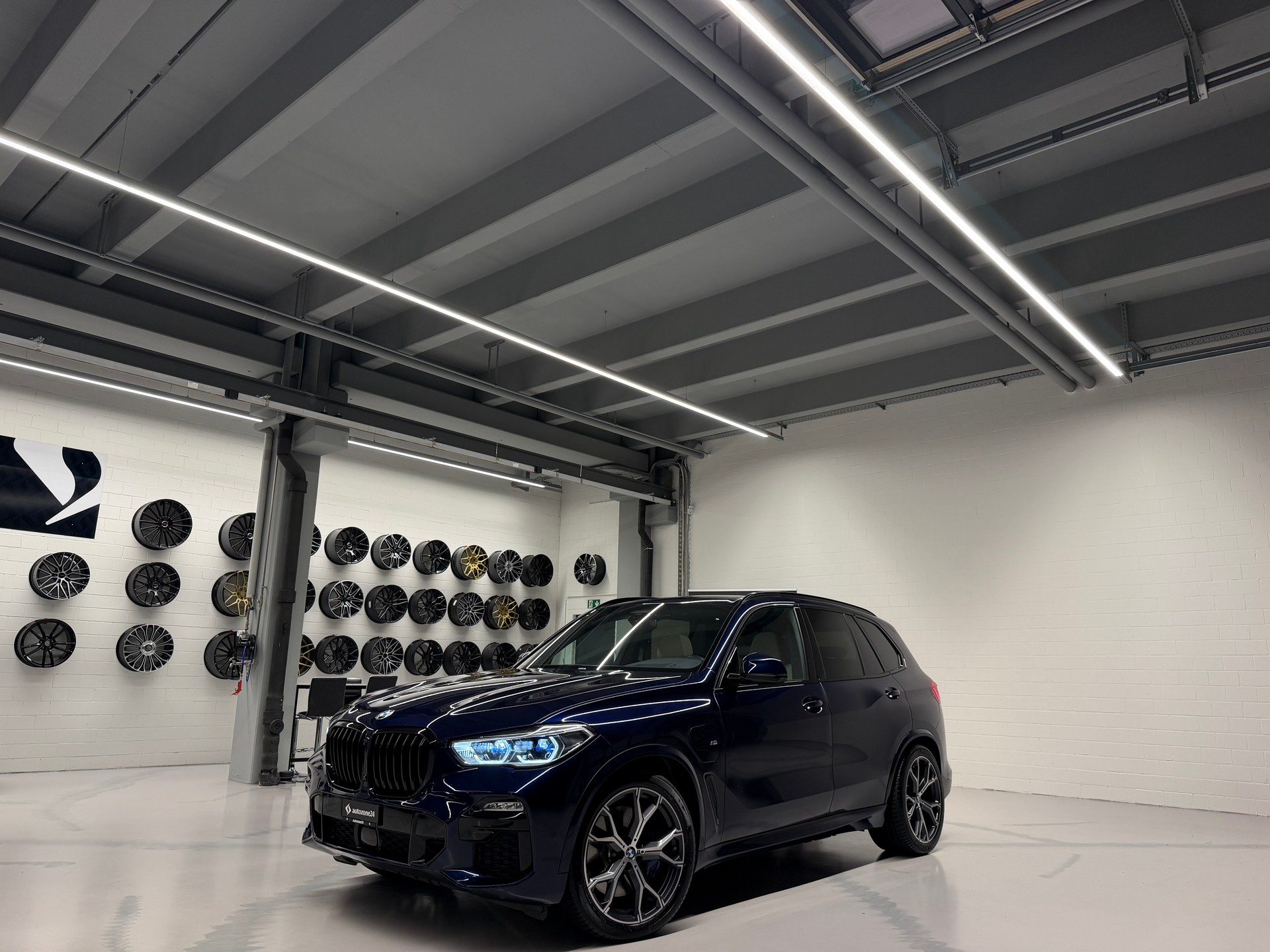BMW X5 45e xDrive SAG *M Sport*CH-Auto*BMW Premium Selection Garantie bis 22.4.2027*Top Ausstattung*-image-3