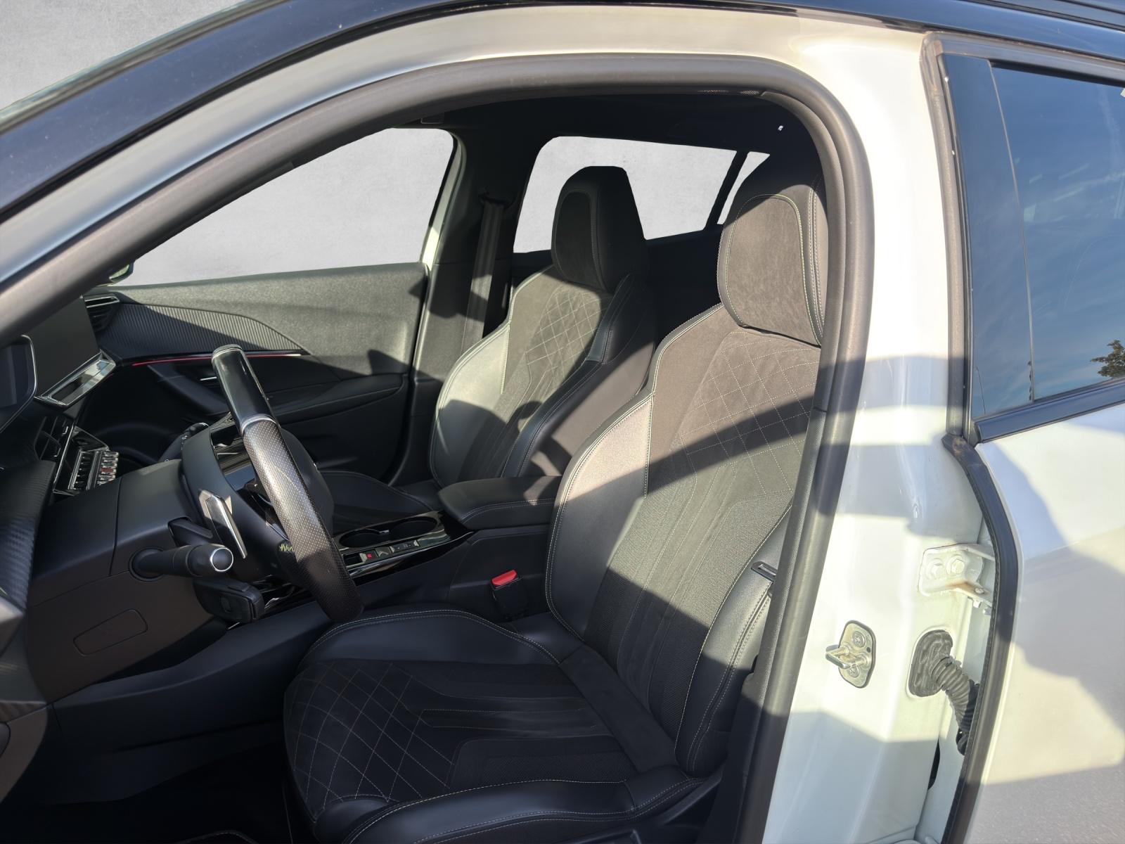 PEUGEOT 2008 1.2 PureTech GT Pack EAT8-image-3