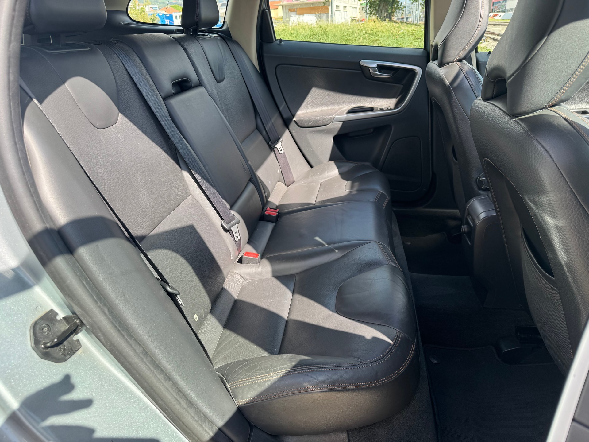 VOLVO XC60 D5 AWD Summum Geartronic-image-7