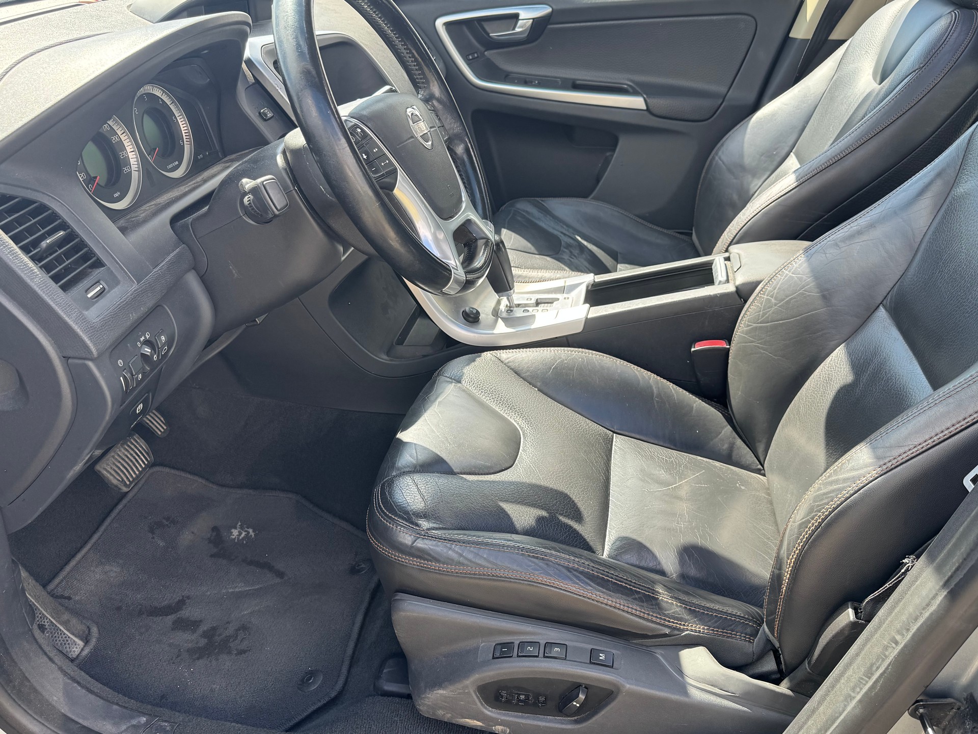 VOLVO XC60 D5 AWD Summum Geartronic-image-9