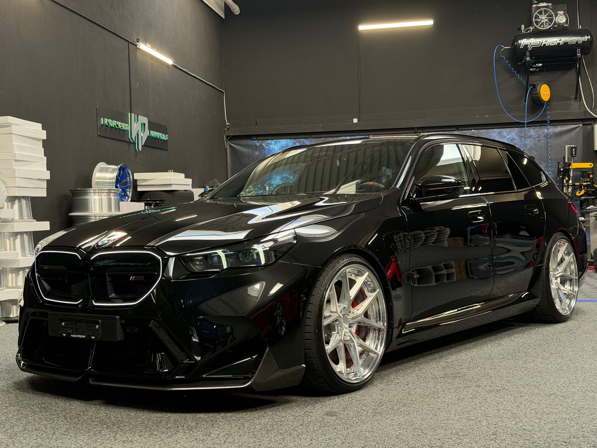 BMW M5 xDrive Touring-image-0