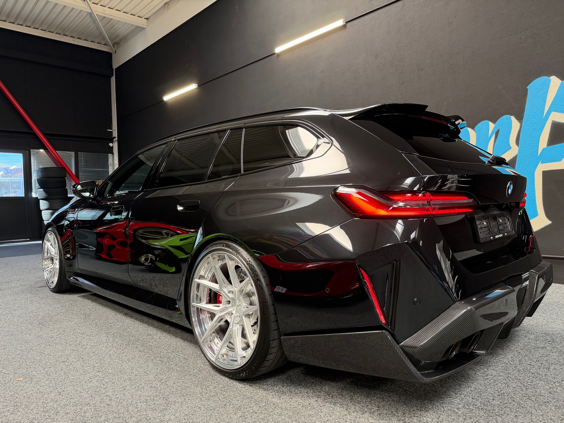 BMW M5 xDrive Touring-image-4
