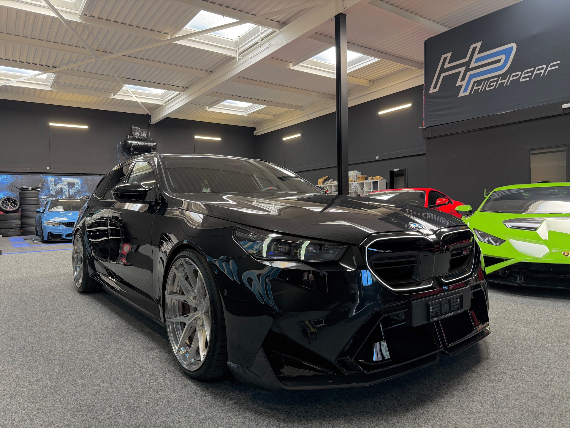 BMW M5 xDrive Touring-image-1