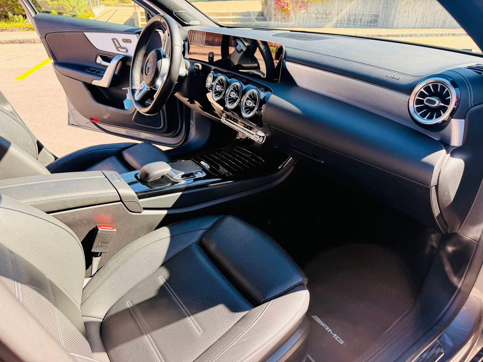 MERCEDES-BENZ A 250 AMG Line 4m-image-3