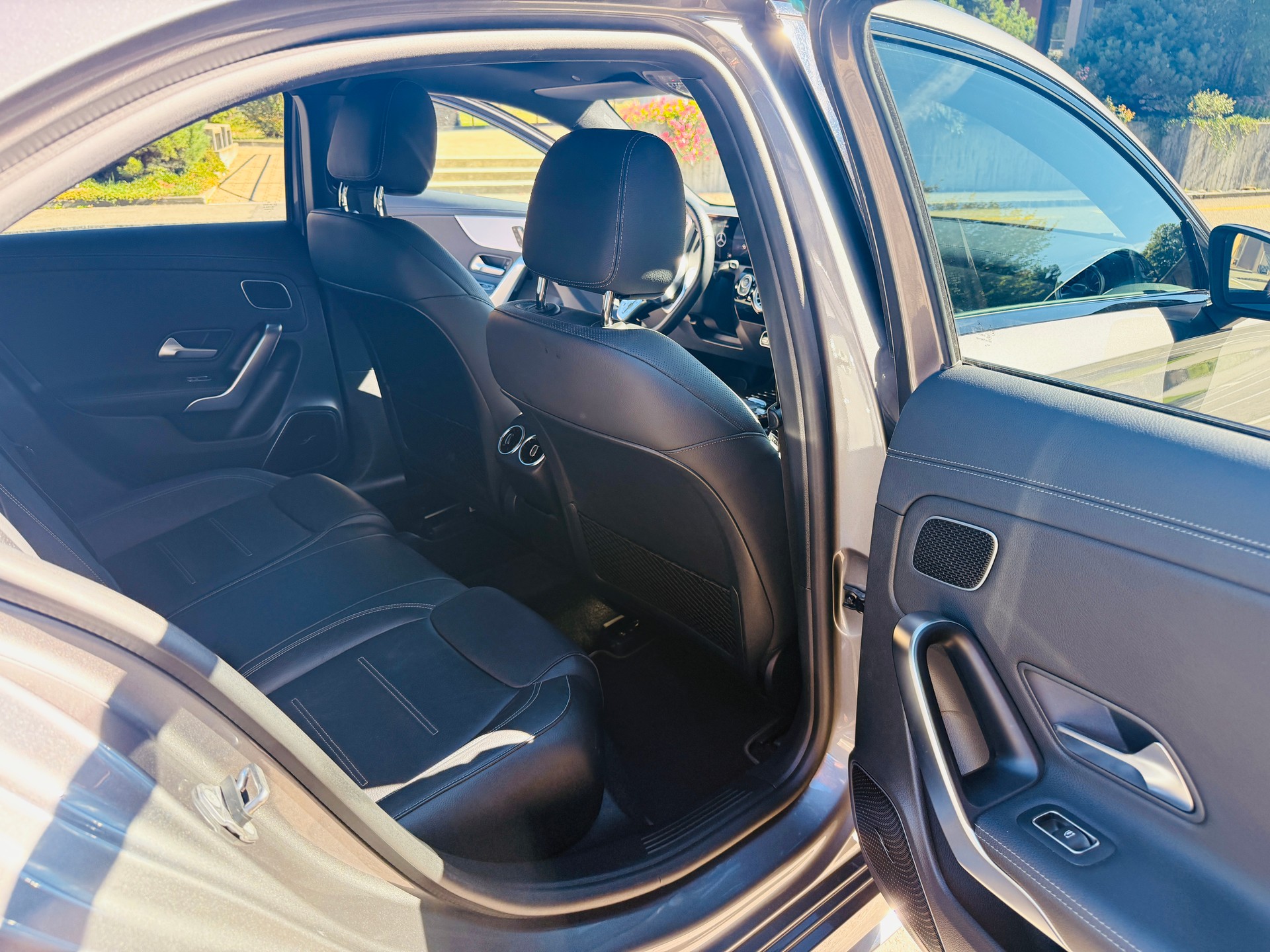 MERCEDES-BENZ A 250 AMG Line 4m-image-4