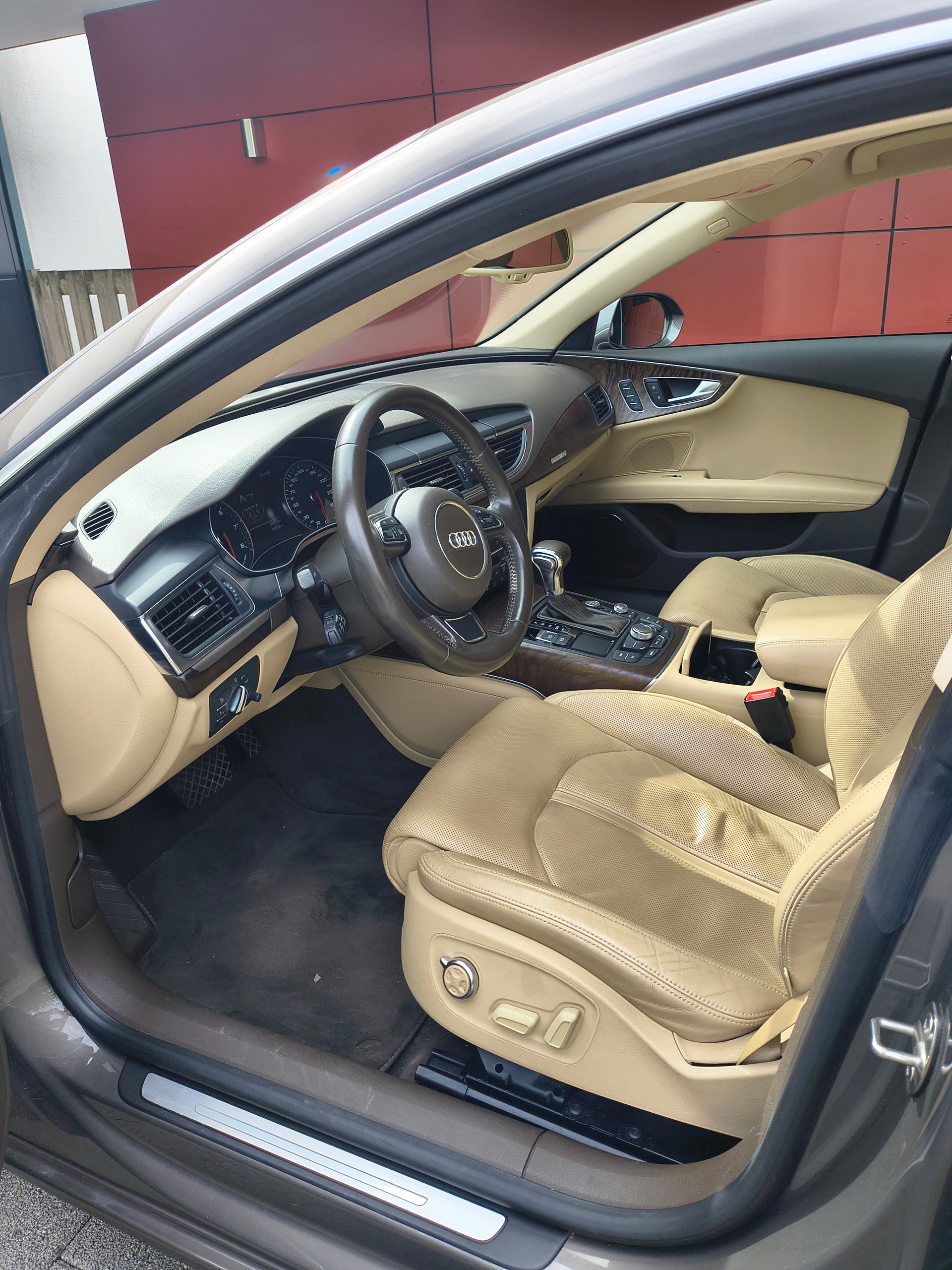 AUDI 3.0 V6 TFSI quattro S-Tronic-image-5