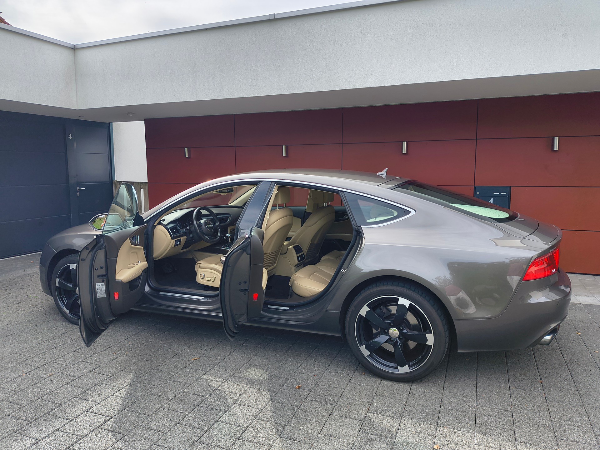 AUDI 3.0 V6 TFSI quattro S-Tronic-image-2