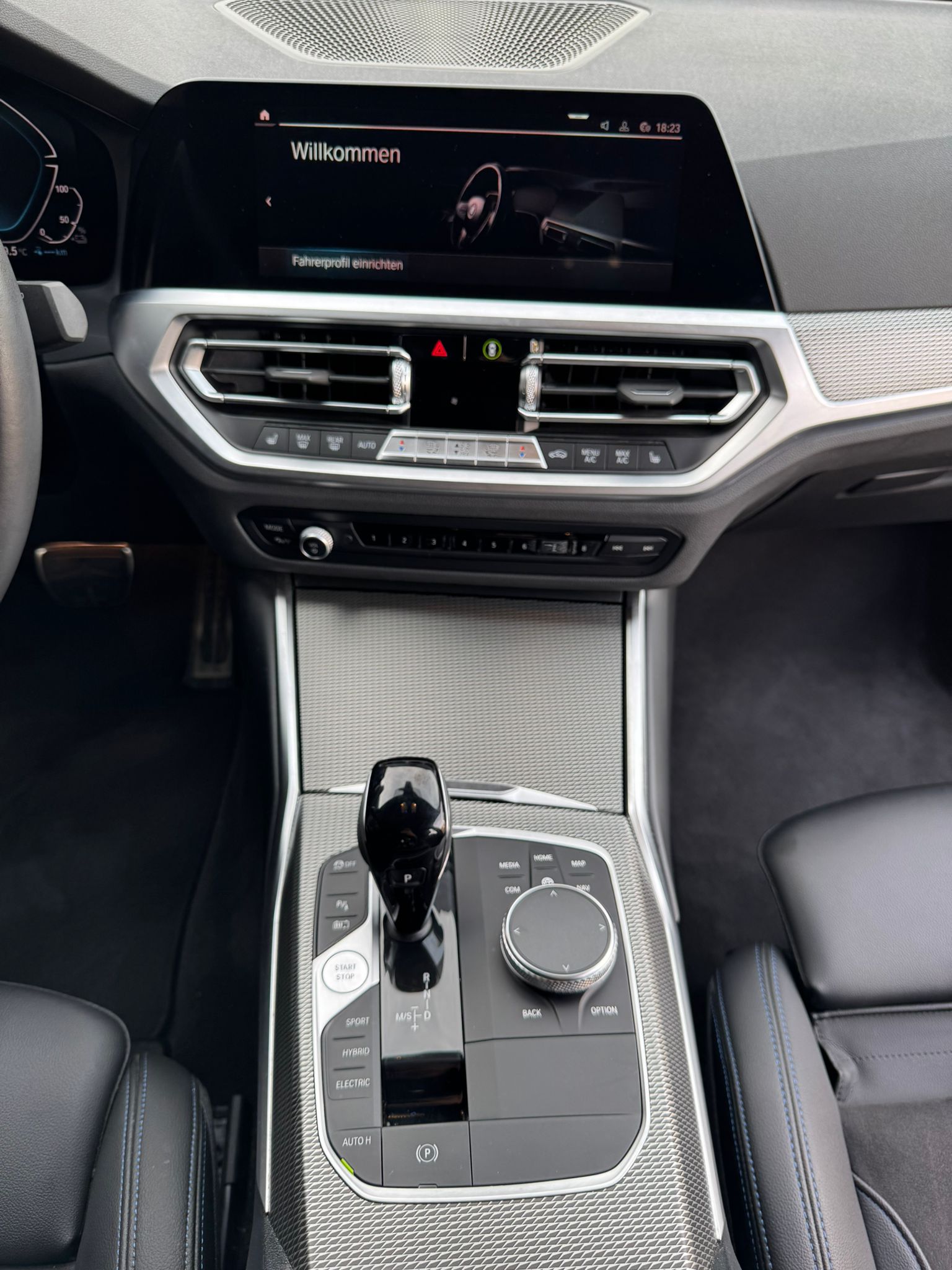 BMW 330e xDrive M Sport Steptronic-image-10