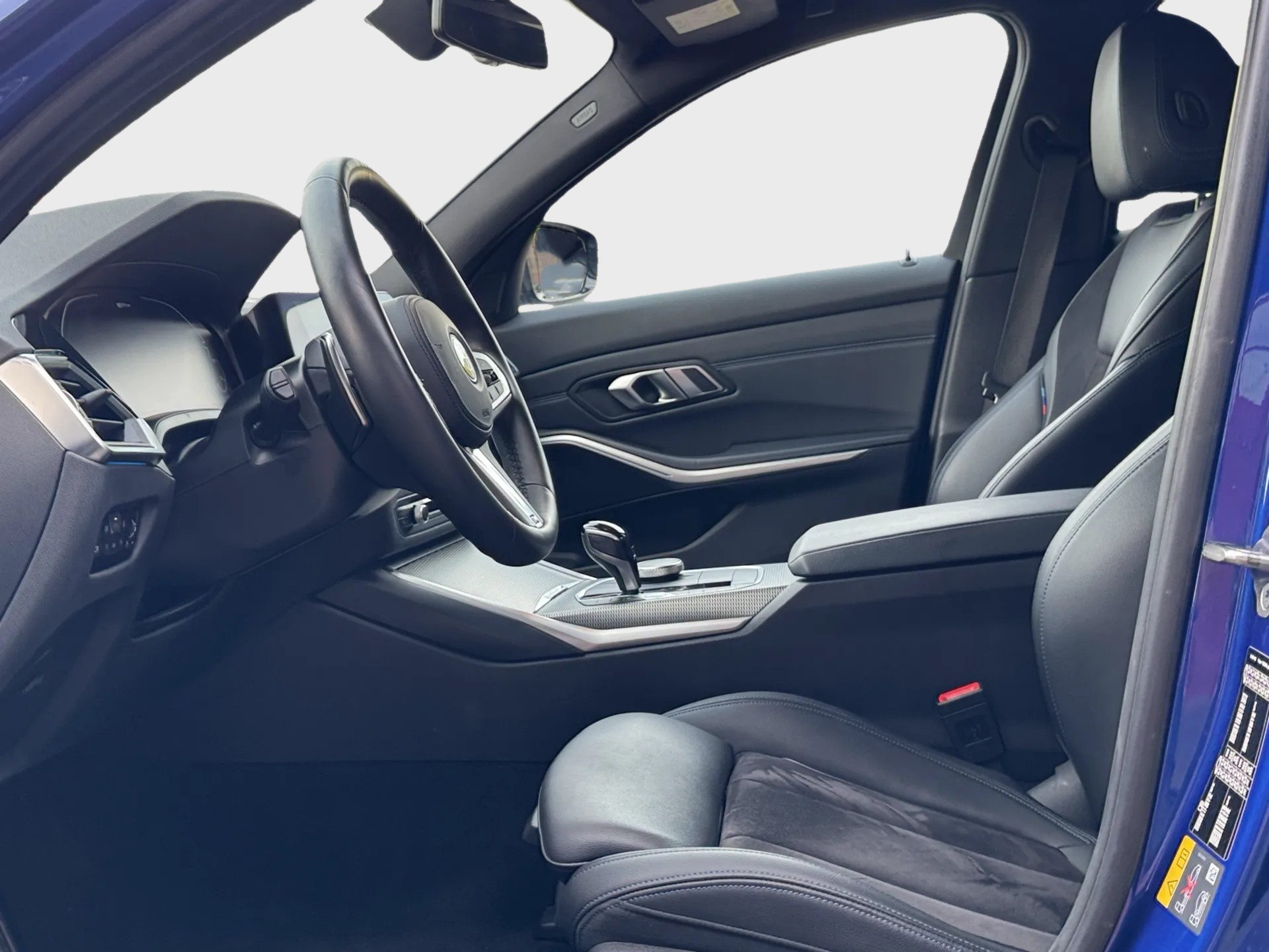 BMW 330e xDrive M Sport Steptronic-image-9