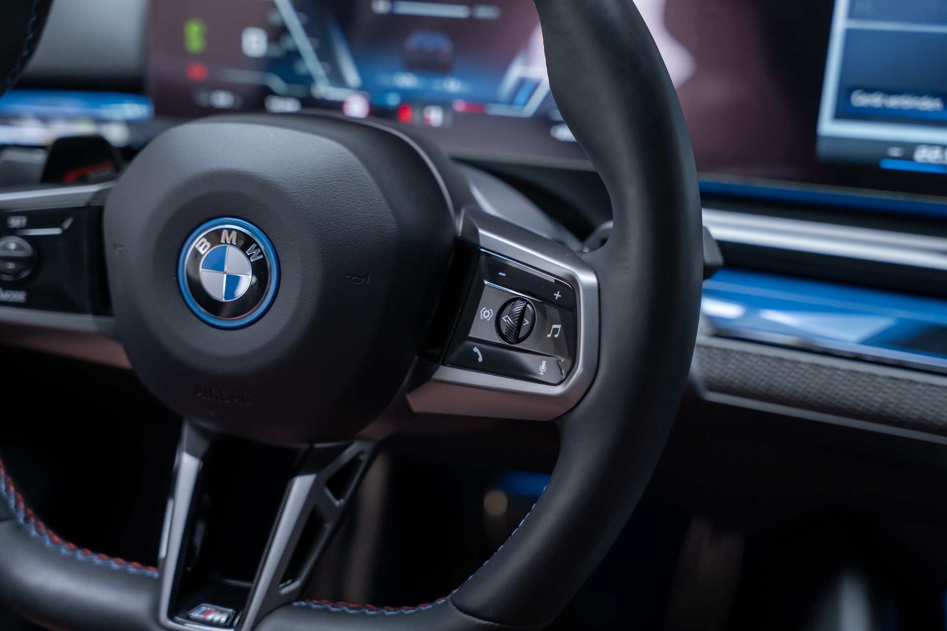 BMW i5 M60 xDrive M Sport Pro / CH-Fahrzeug /Iconic Glow / Panorama-Glasdach-image-34