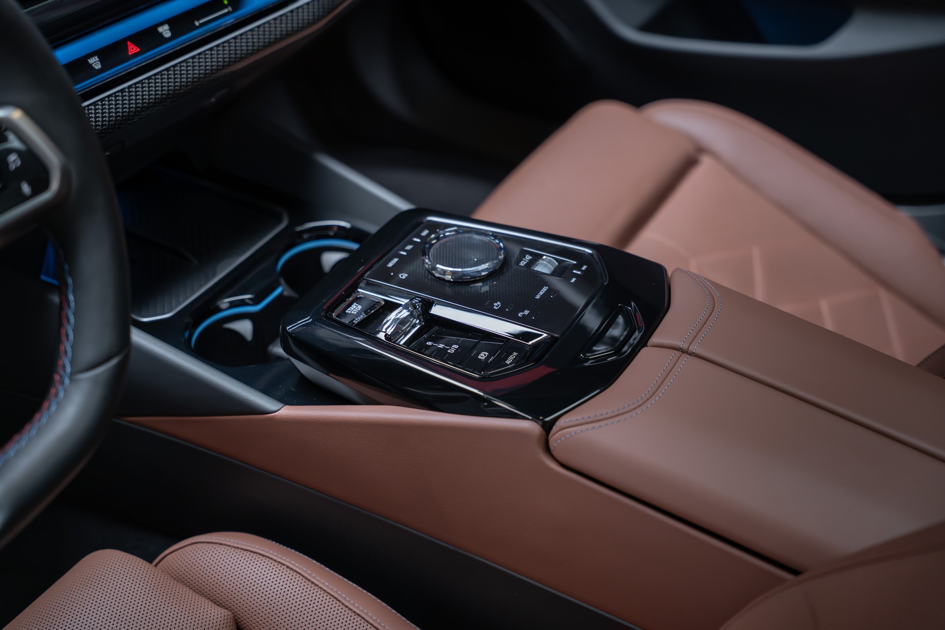 BMW i5 M60 xDrive M Sport Pro / CH-Fahrzeug /Iconic Glow / Panorama-Glasdach-image-17