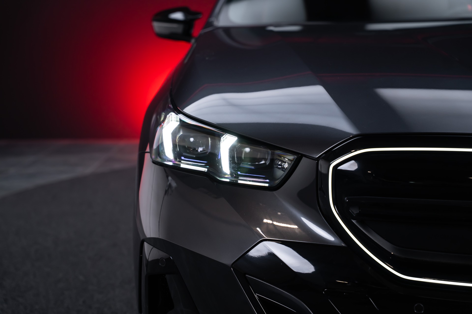 BMW i5 M60 xDrive M Sport Pro / CH-Fahrzeug /Iconic Glow / Panorama-Glasdach-image-11