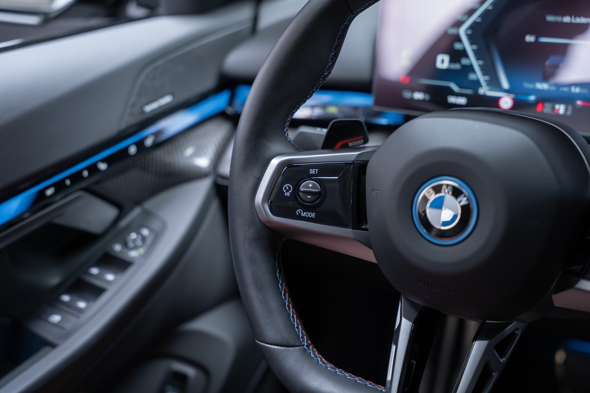 BMW i5 M60 xDrive M Sport Pro / CH-Fahrzeug /Iconic Glow / Panorama-Glasdach-image-33