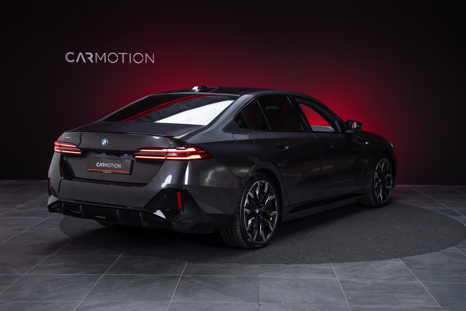 BMW i5 M60 xDrive M Sport Pro / CH-Fahrzeug /Iconic Glow / Panorama-Glasdach-image-3