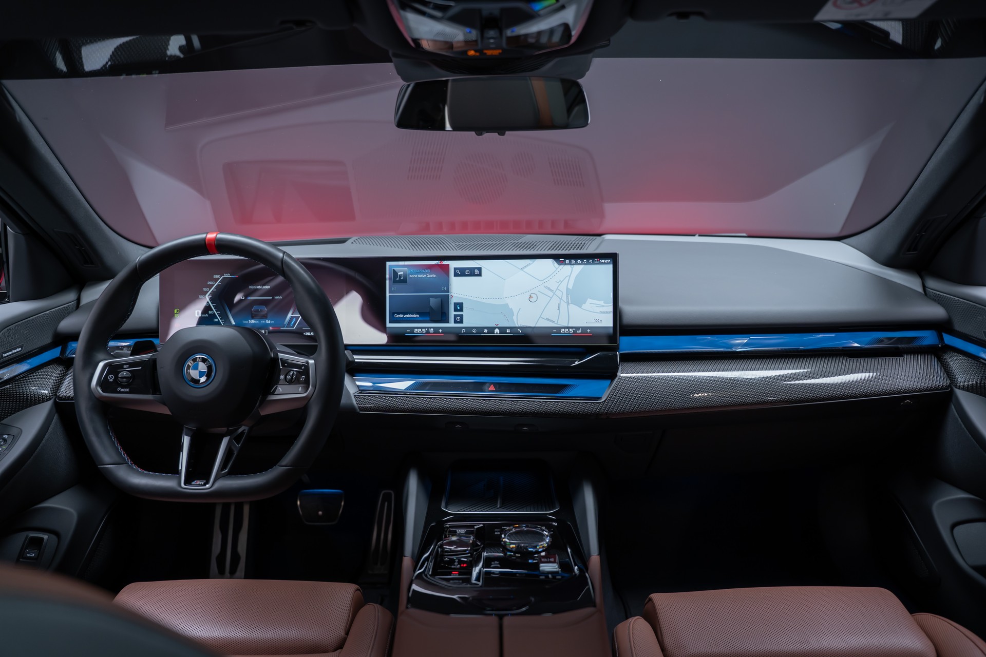 BMW i5 M60 xDrive M Sport Pro / CH-Fahrzeug /Iconic Glow / Panorama-Glasdach-image-31
