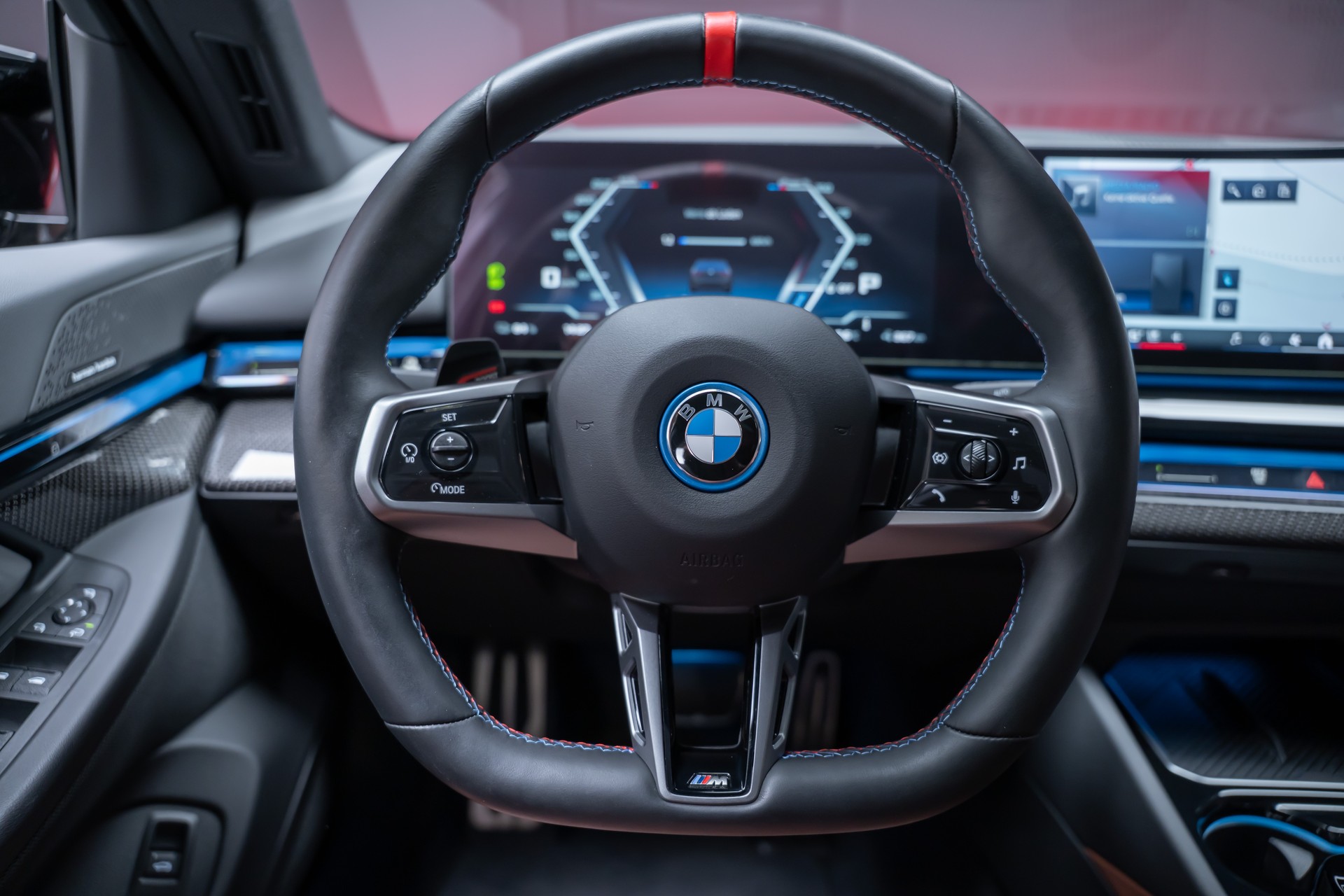 BMW i5 M60 xDrive M Sport Pro / CH-Fahrzeug /Iconic Glow / Panorama-Glasdach-image-32