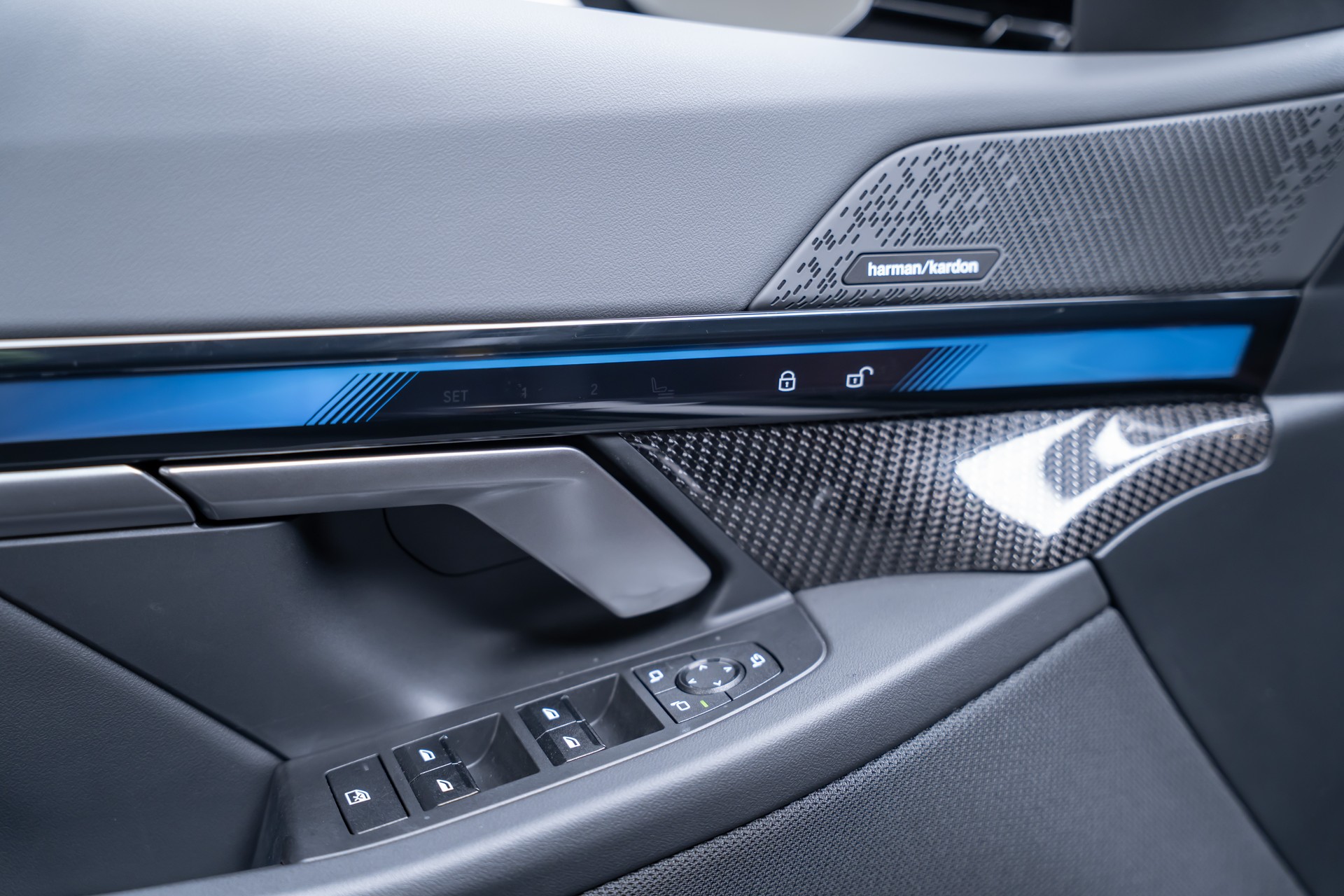 BMW i5 M60 xDrive M Sport Pro / CH-Fahrzeug /Iconic Glow / Panorama-Glasdach-image-20