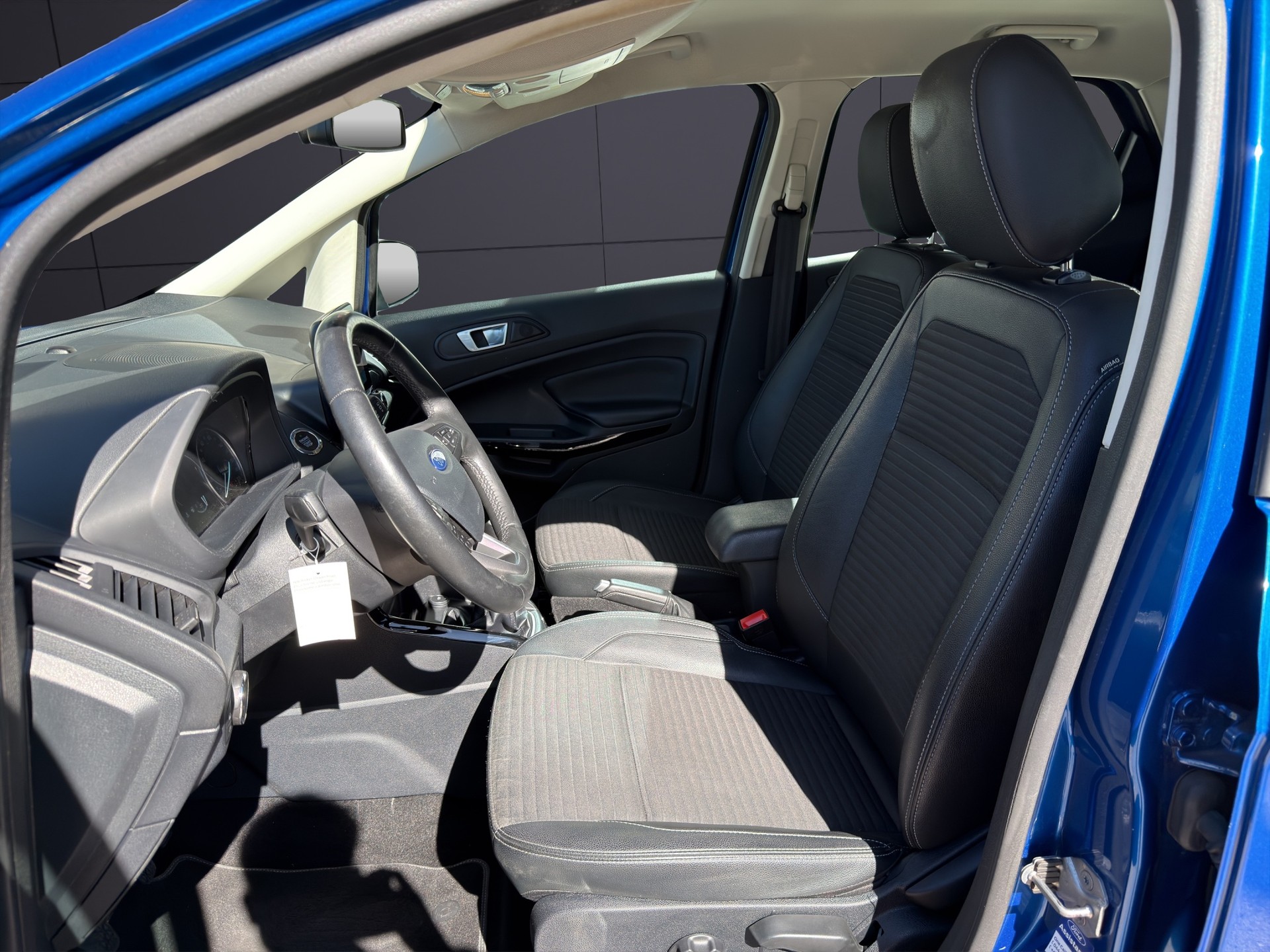 FORD EcoSport 1.0 EcoB Titanium-image-5