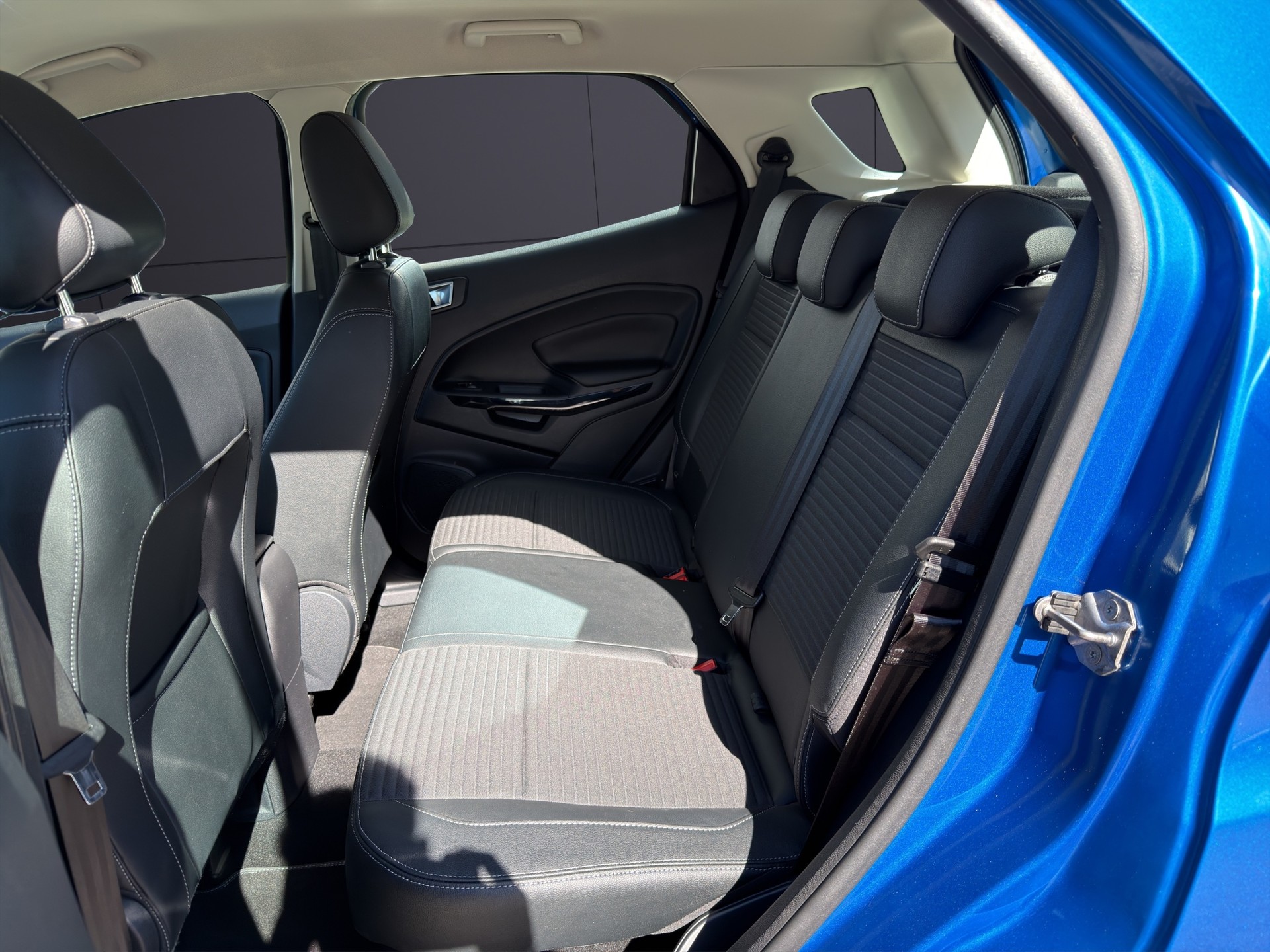 FORD EcoSport 1.0 EcoB Titanium-image-6