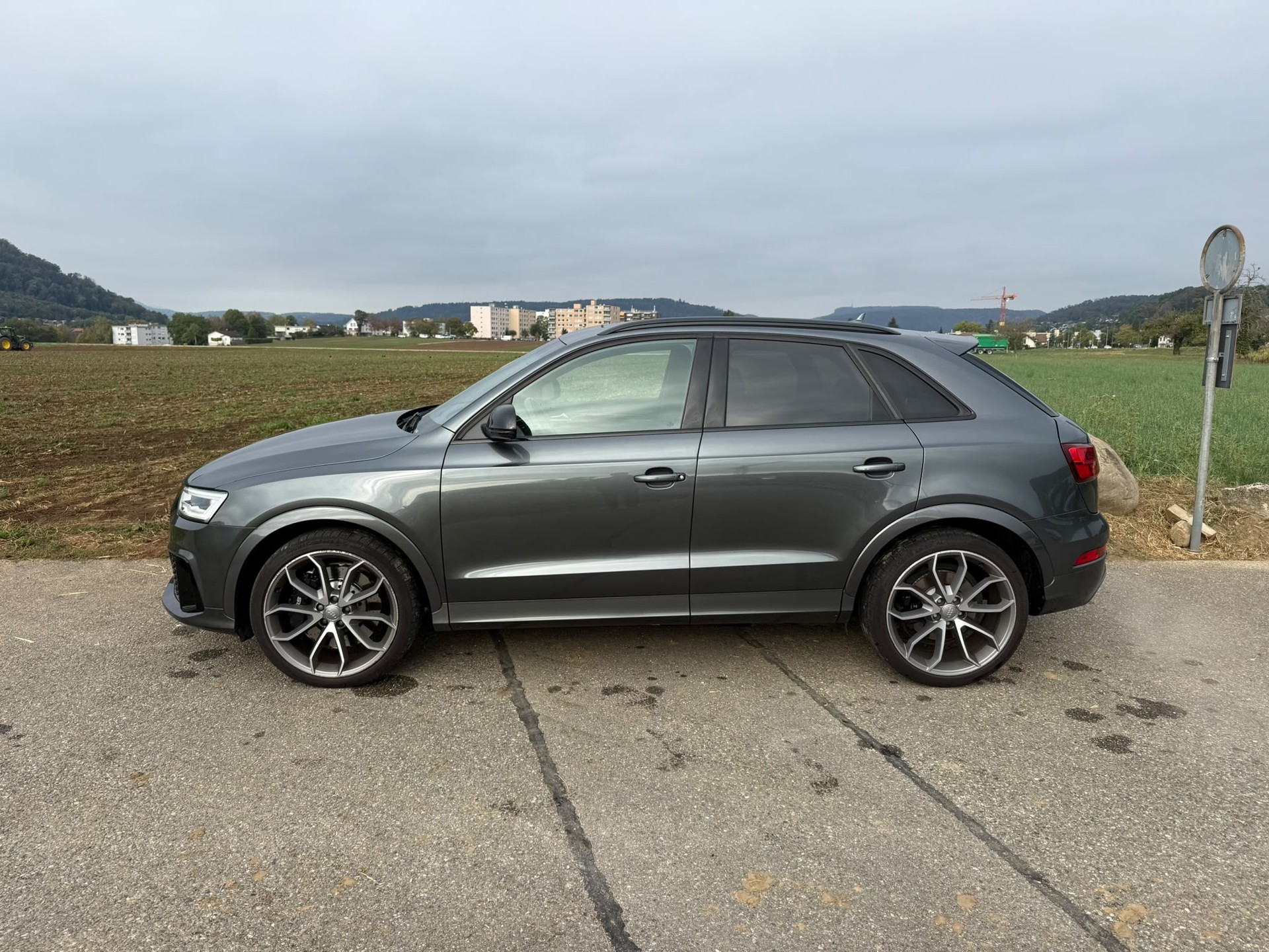 AUDI RS Q3 2.5 TFSI quattro S-tronic-image-1