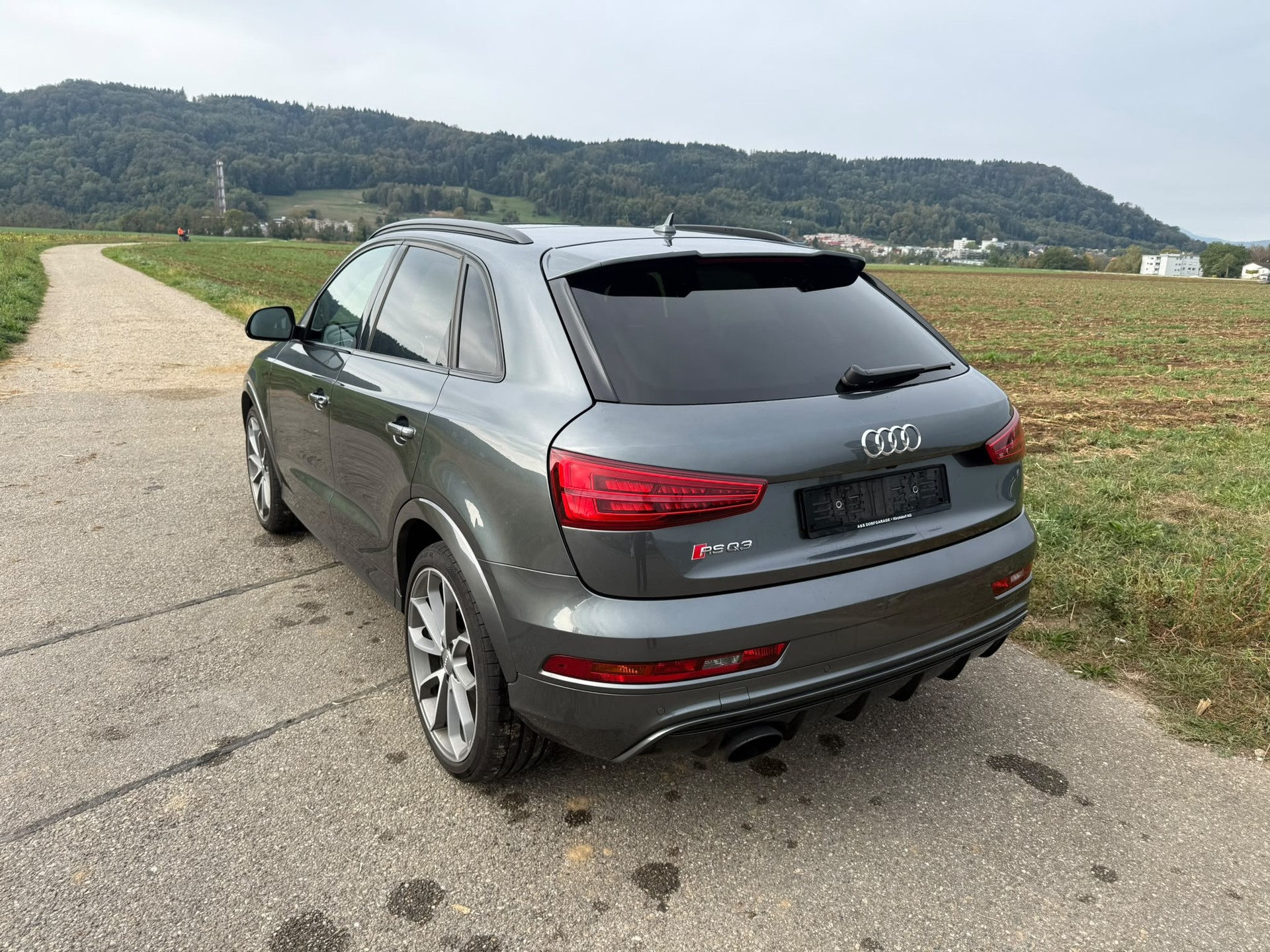 AUDI RS Q3 2.5 TFSI quattro S-tronic-image-2