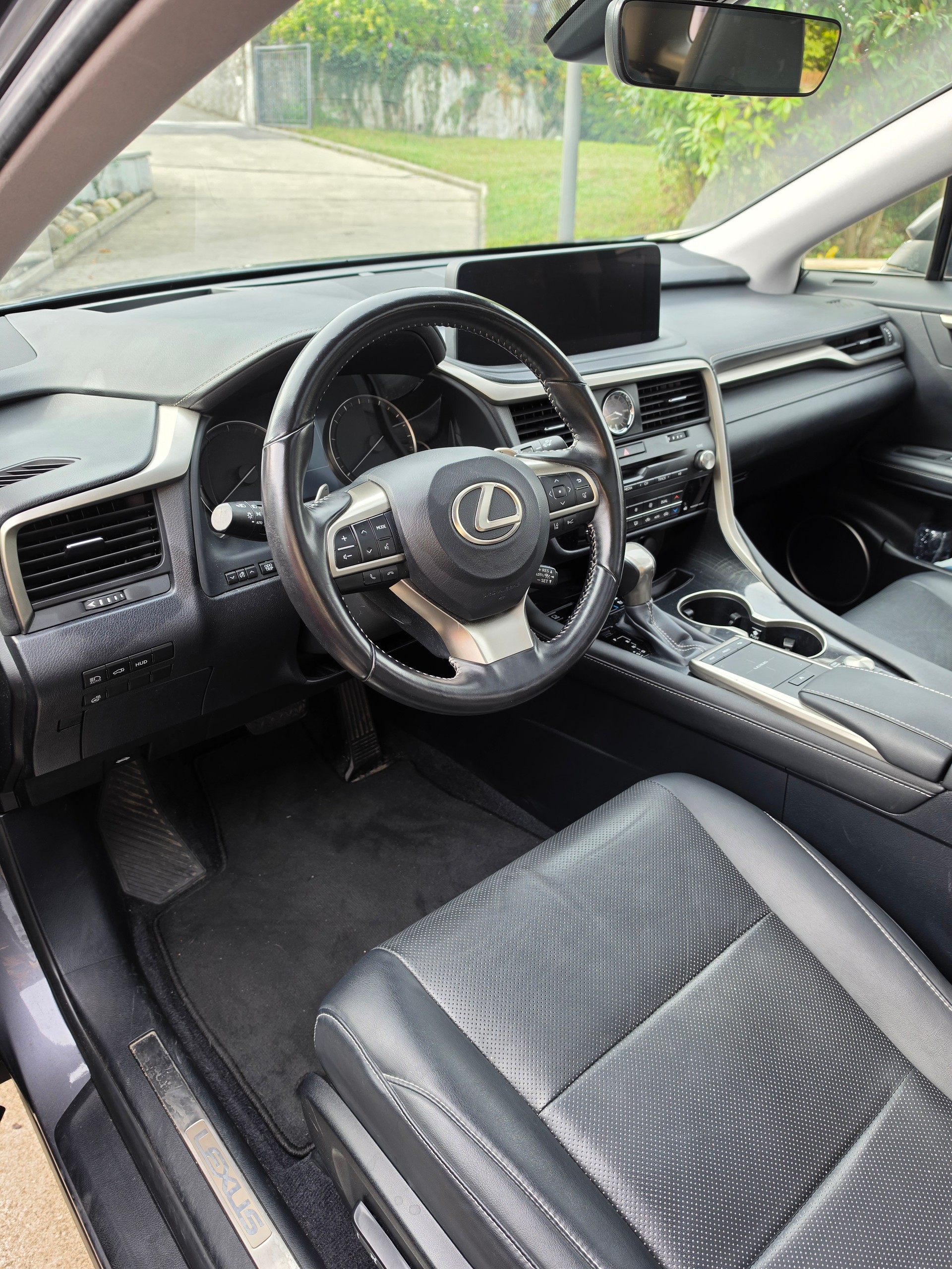 LEXUS 450h X-image-2