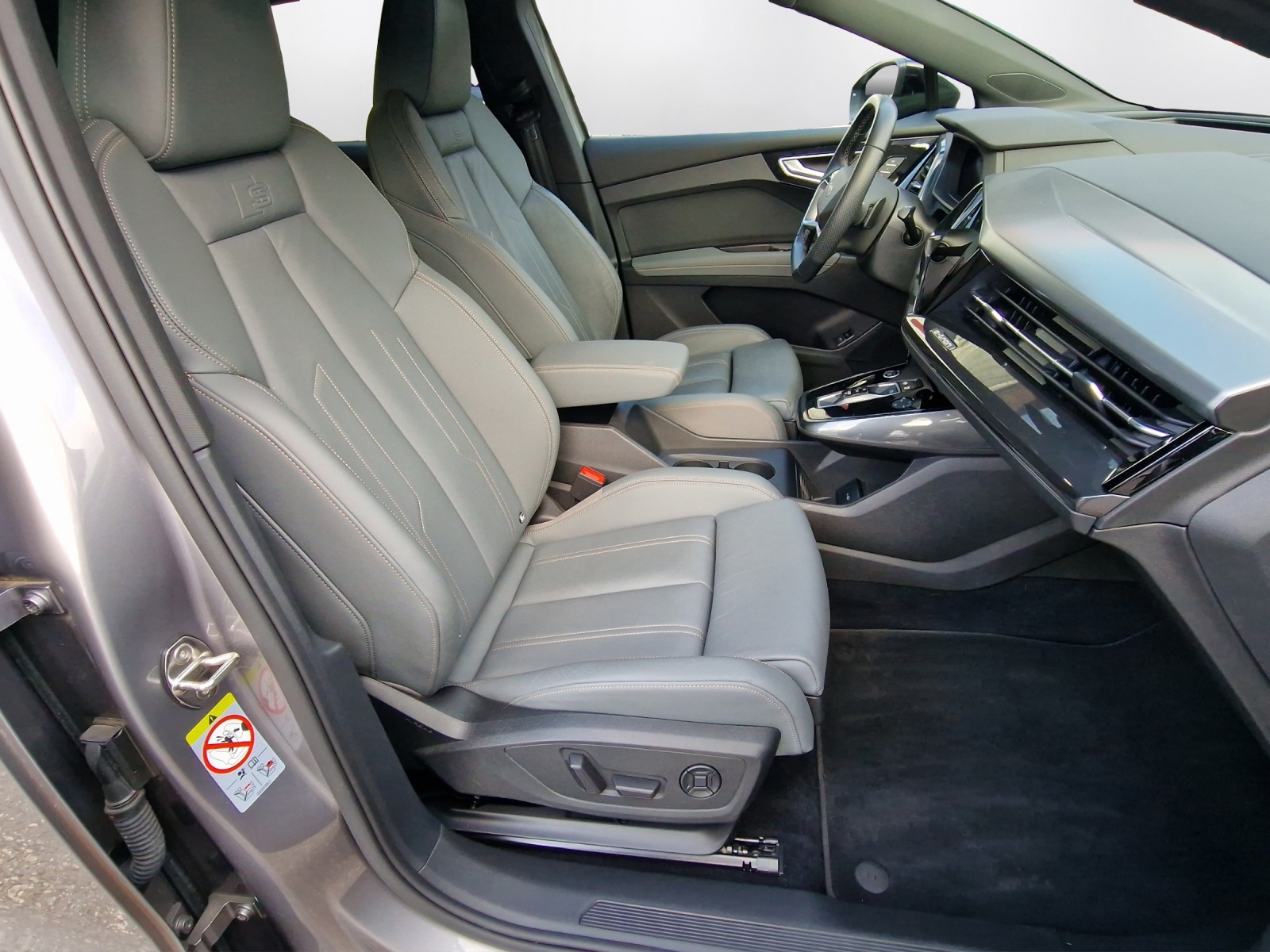 AUDI Q4 e-tron 40-image-13