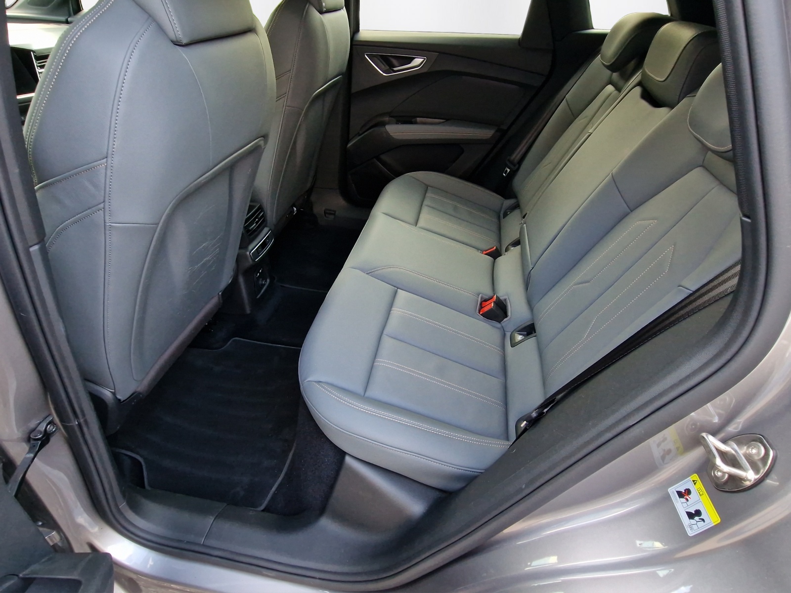 AUDI Q4 e-tron 40-image-10