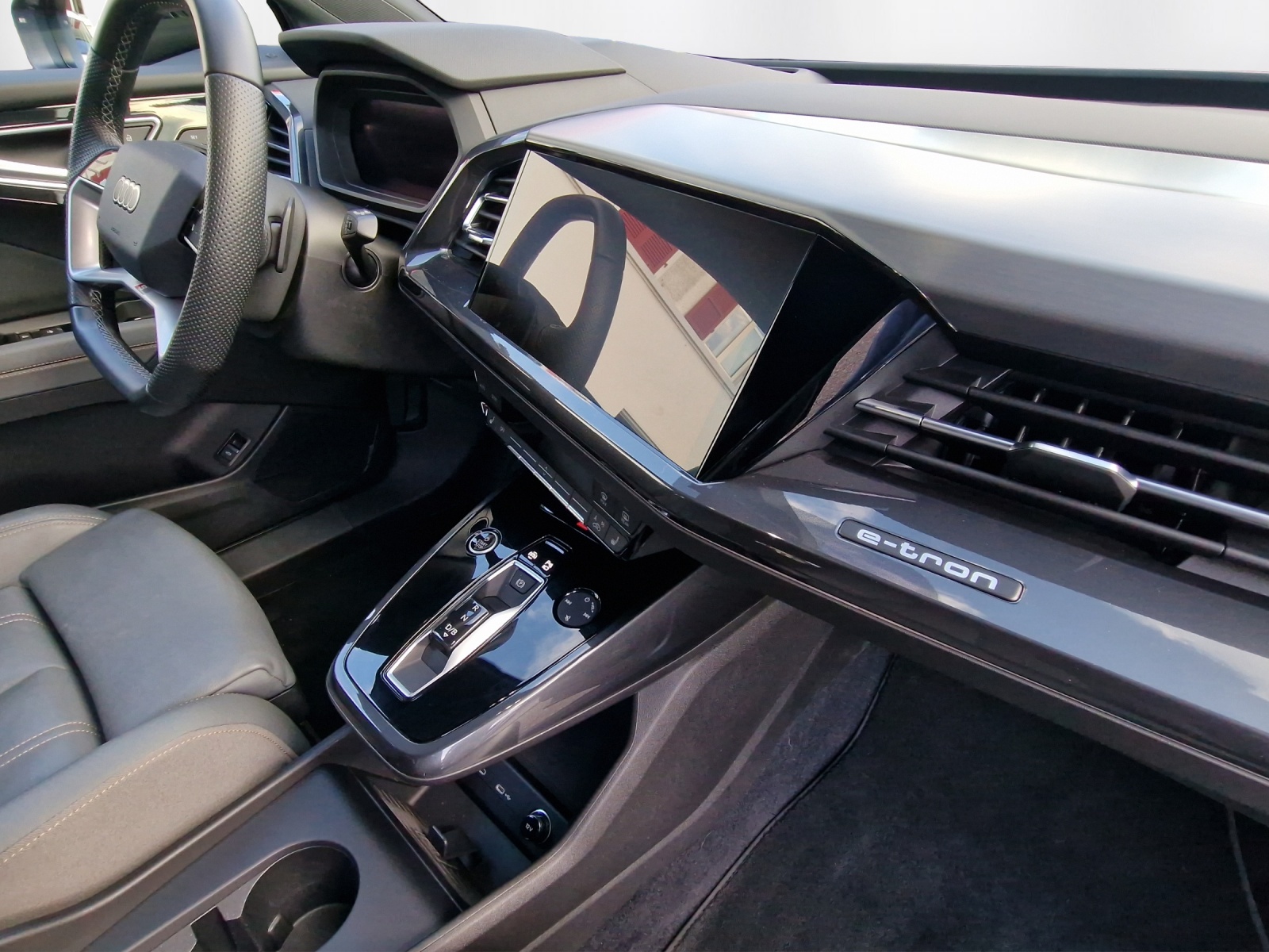 AUDI Q4 e-tron 40-image-14