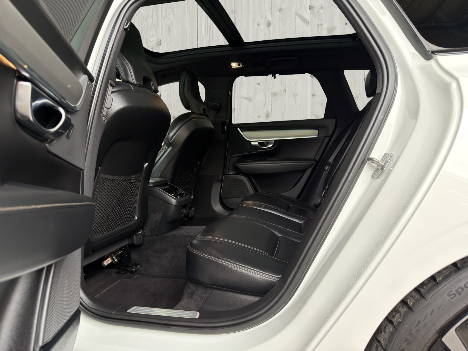 VOLVO V90 B5 AWD Diesel Mild Hybrid R-Design Geartronic-image-14