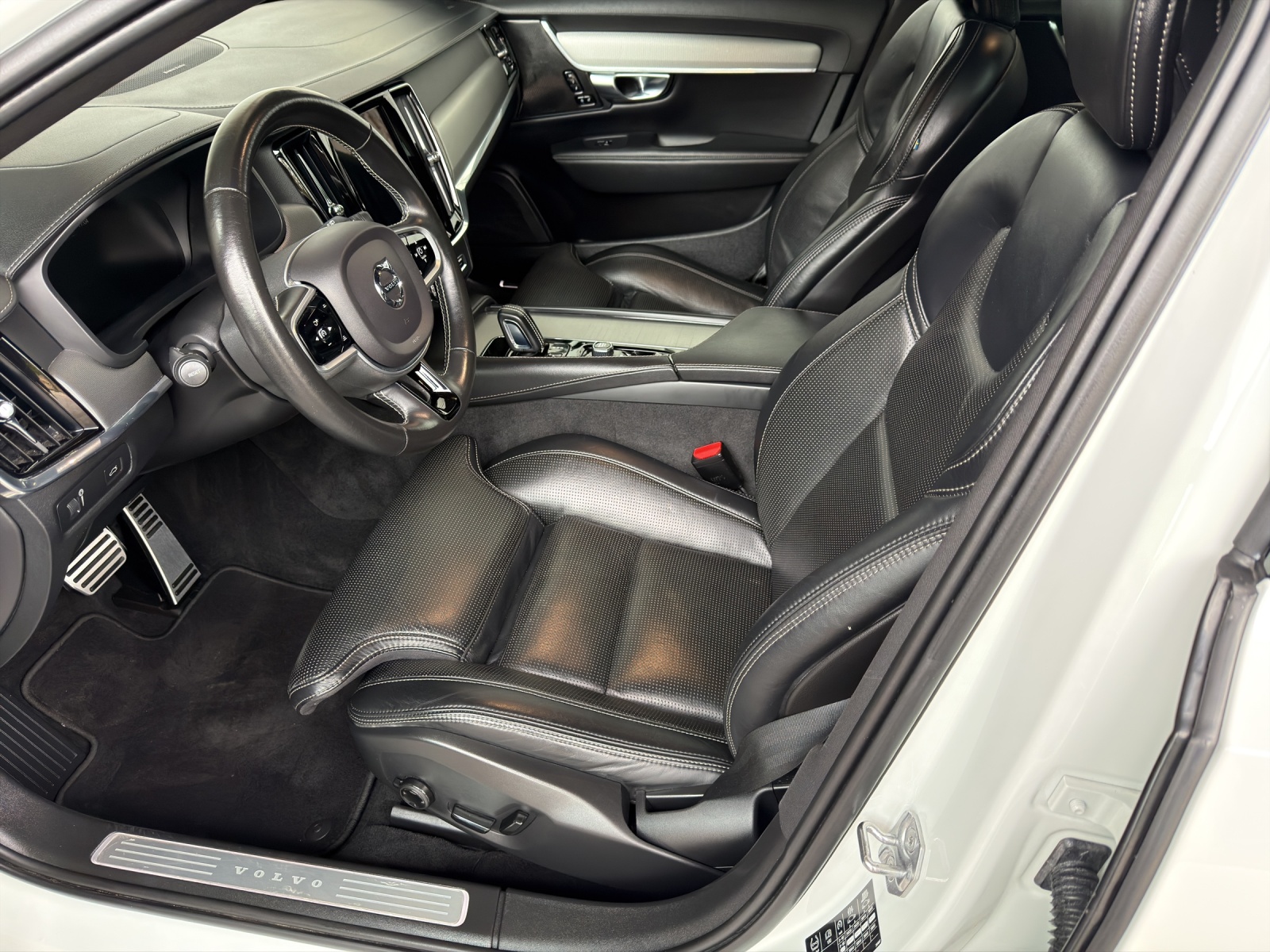 VOLVO V90 B5 AWD Diesel Mild Hybrid R-Design Geartronic-image-10