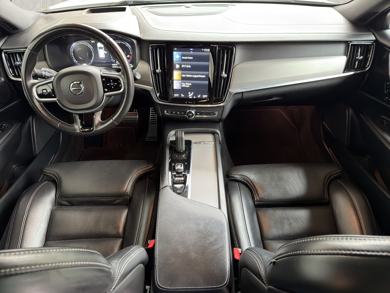 VOLVO V90 B5 AWD Diesel Mild Hybrid R-Design Geartronic-image-8