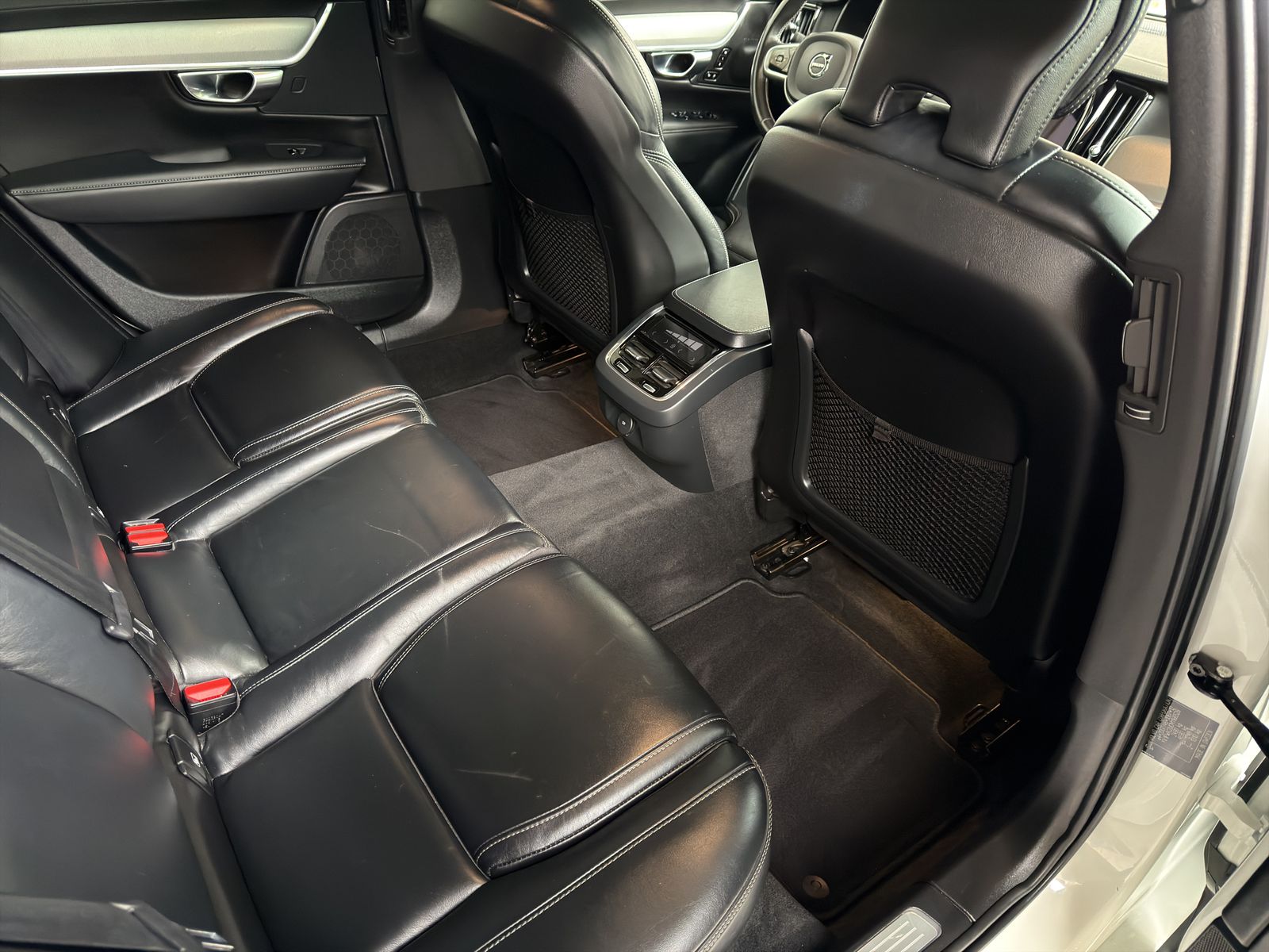VOLVO V90 B5 AWD Diesel Mild Hybrid R-Design Geartronic-image-13