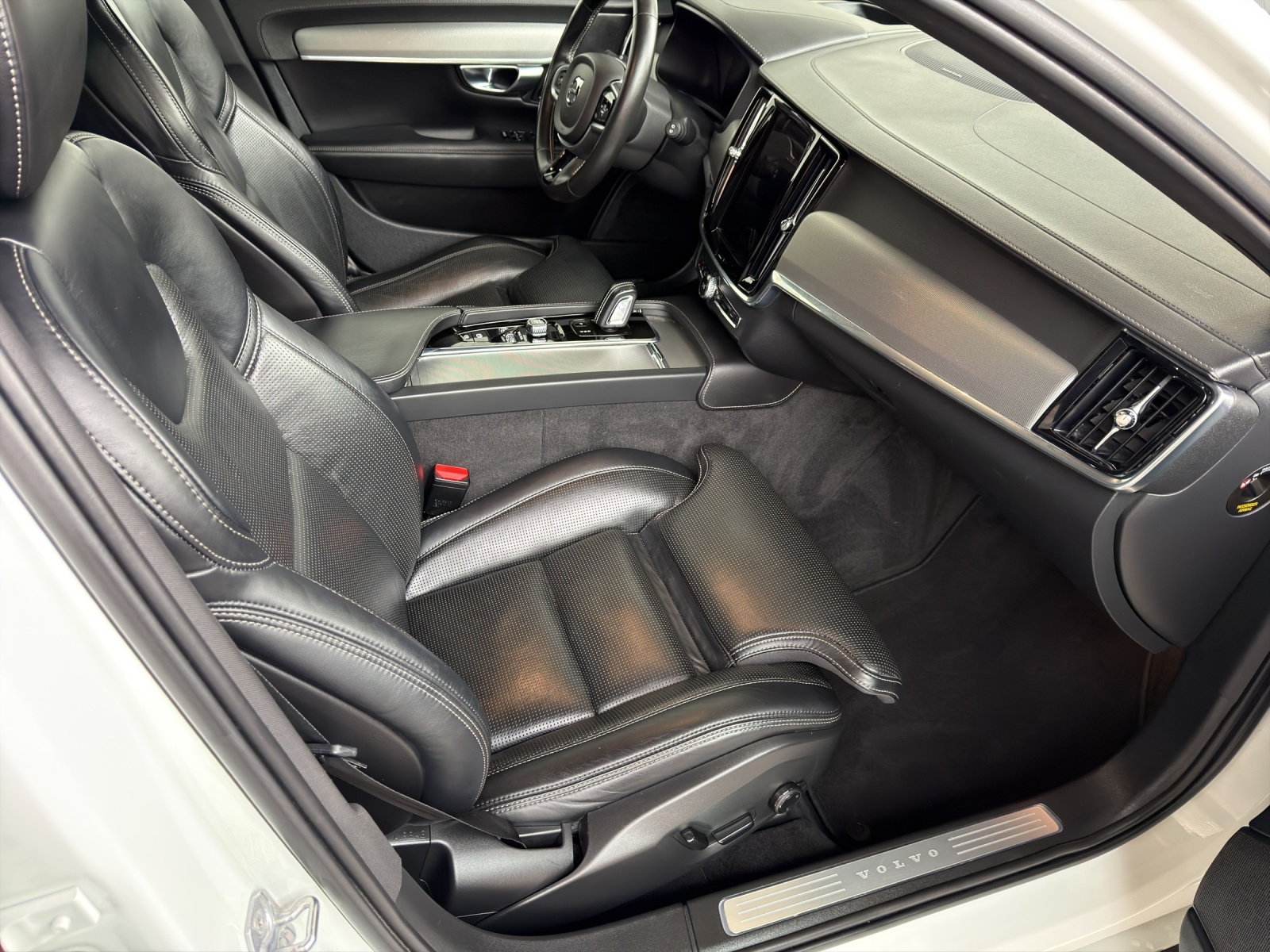 VOLVO V90 B5 AWD Diesel Mild Hybrid R-Design Geartronic-image-12