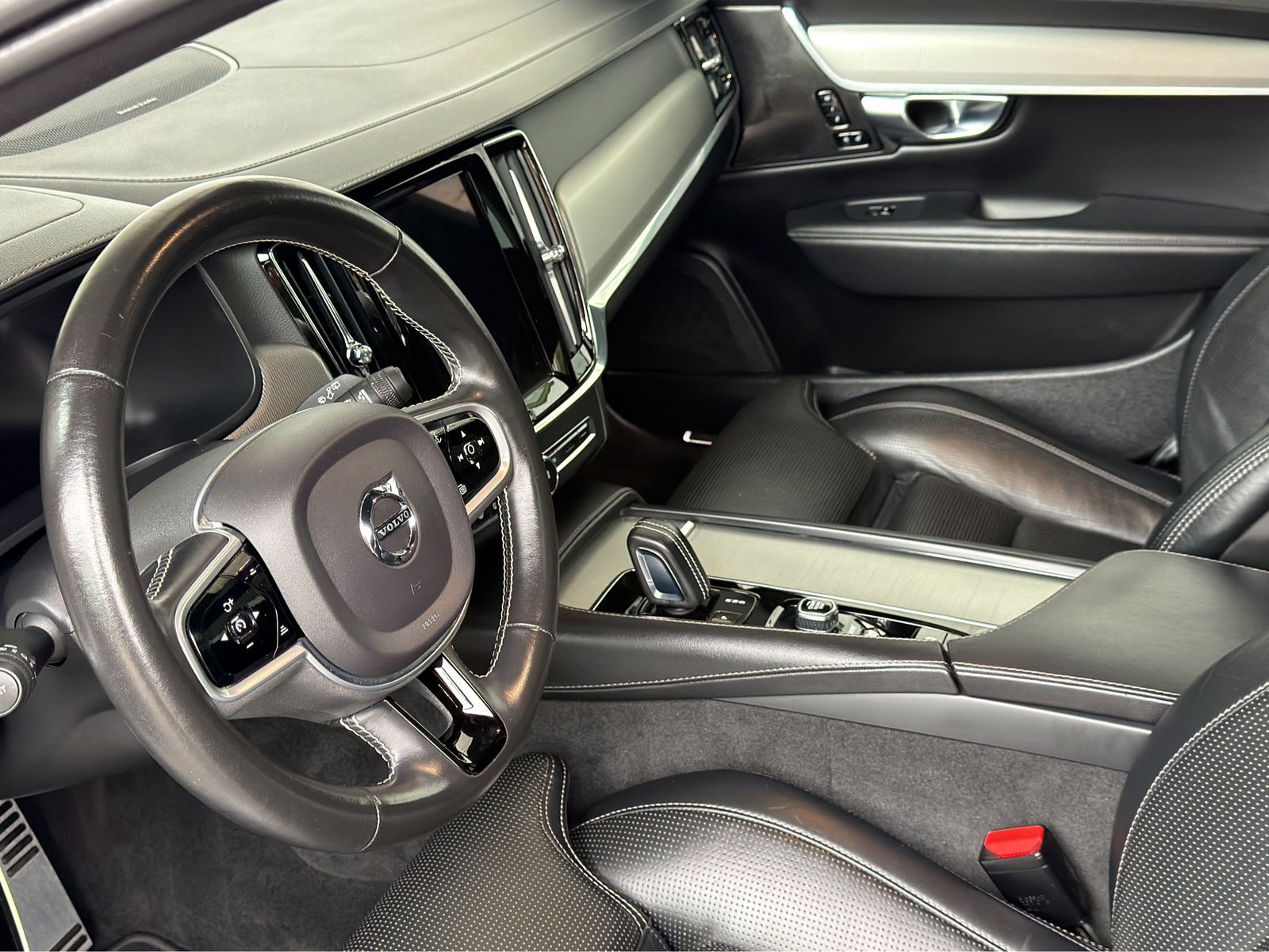 VOLVO V90 B5 AWD Diesel Mild Hybrid R-Design Geartronic-image-11