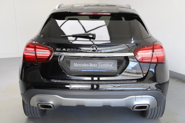 MERCEDES-BENZ GLA 220 d Urban-image-5