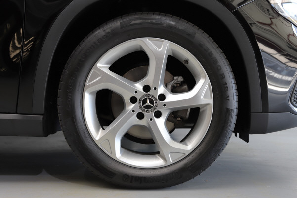 MERCEDES-BENZ GLA 220 d Urban-image-12