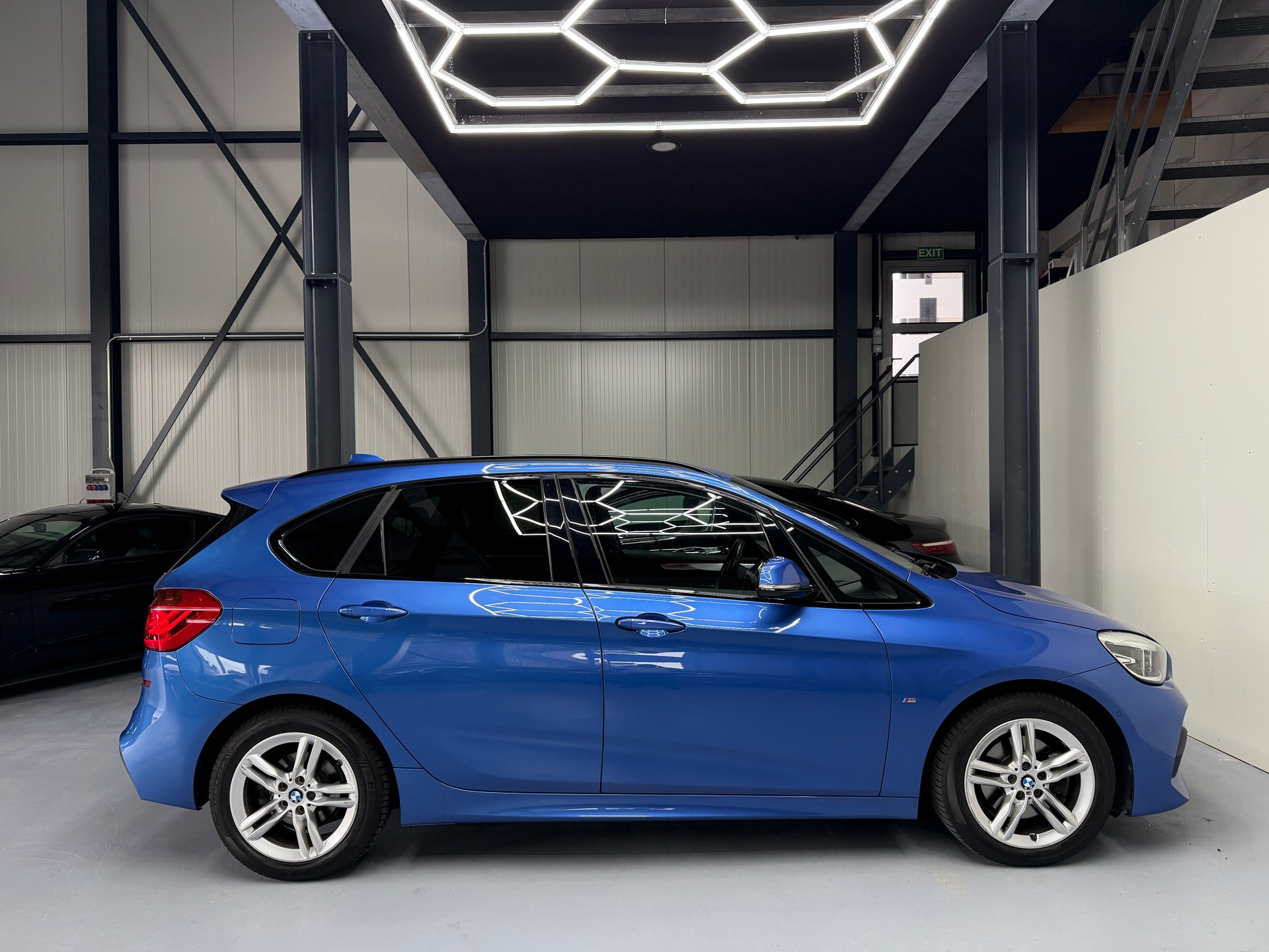 BMW 218d xDrive Active Tourer Steptronic M Sport-image-4