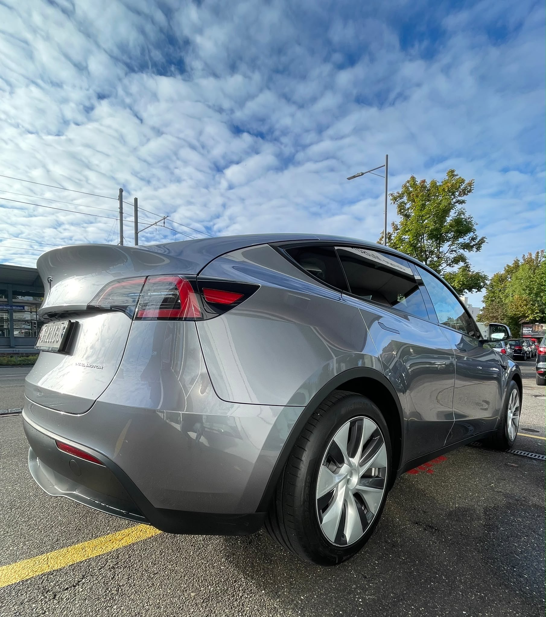 TESLA Y Long Range 533 km (WLTP) 514PS Quicksilver | AHK | FSD Potenzial | Made in Berlin Werksgarantie-image-2