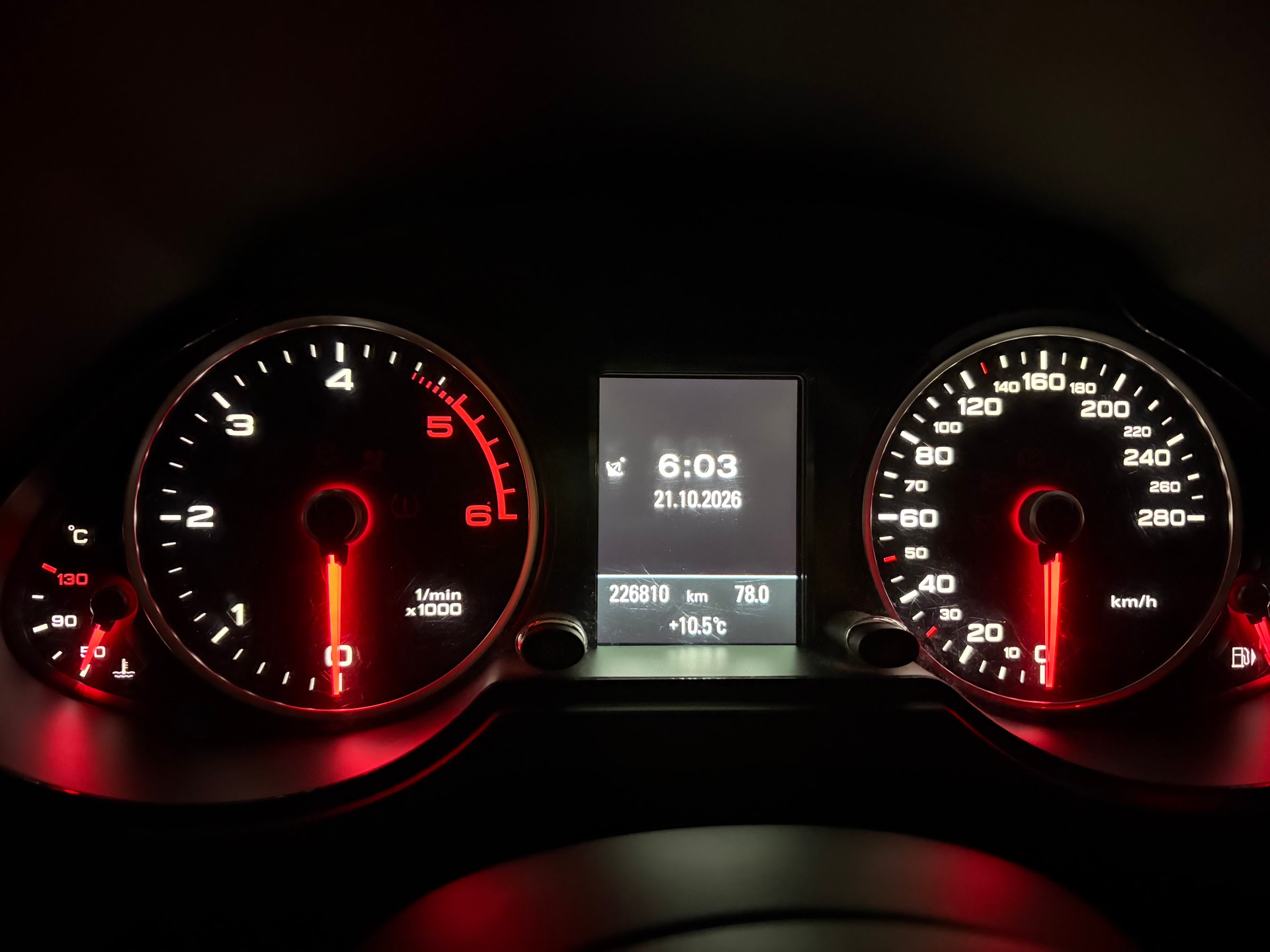 AUDI 3.0 V6 TDI quattro S-Tronic-image-2