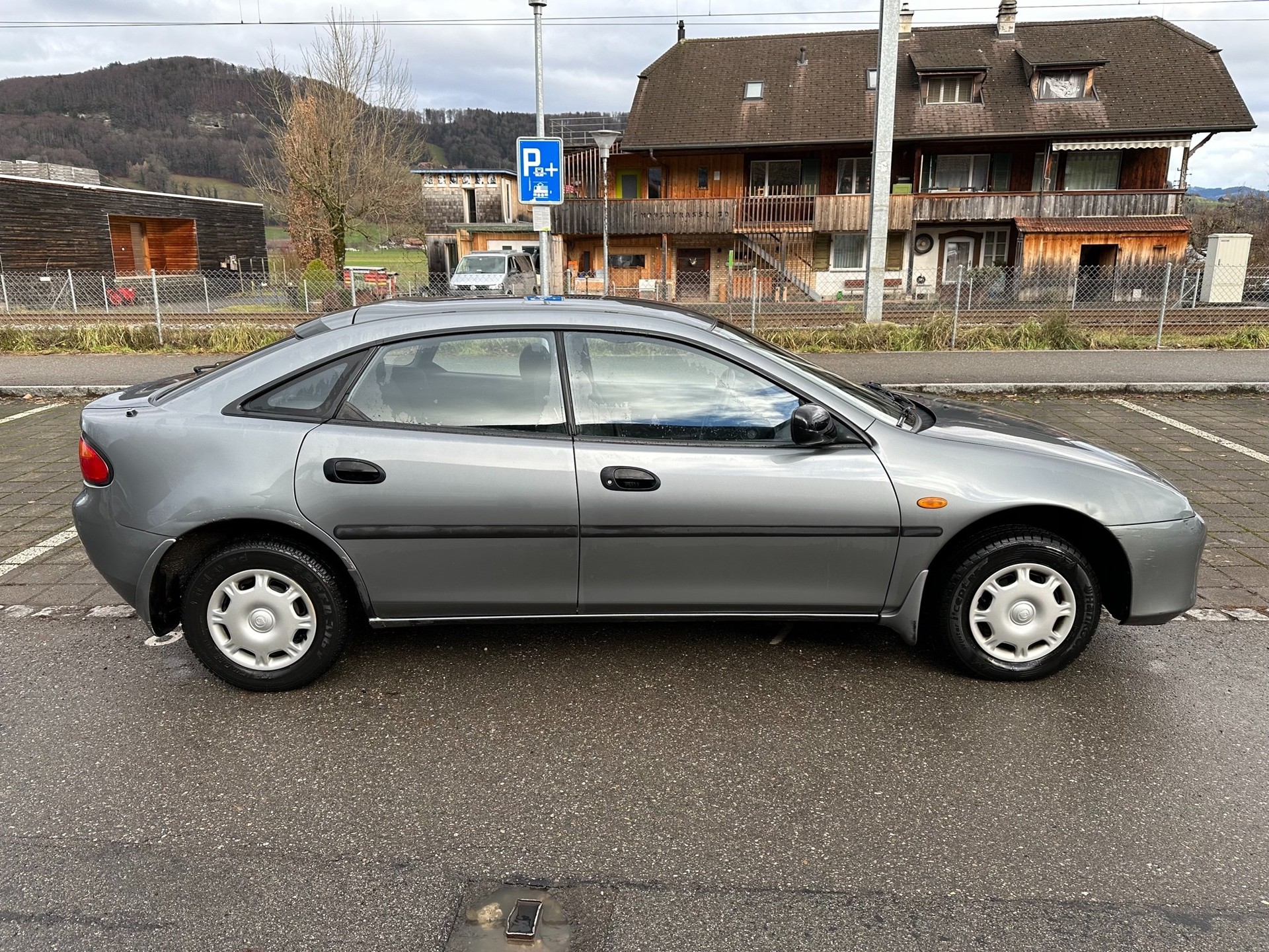 MAZDA 323 F 1.5i FIXPREIS-image-0