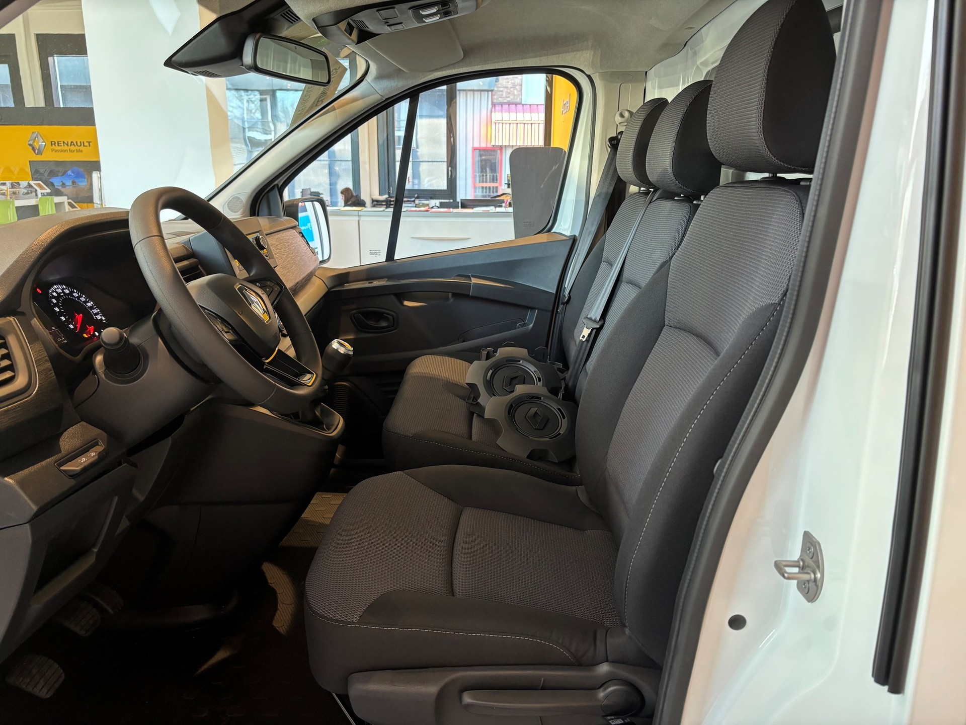 RENAULT Trafic 2.0 Blue dCi 130 Advance L1H1-image-11
