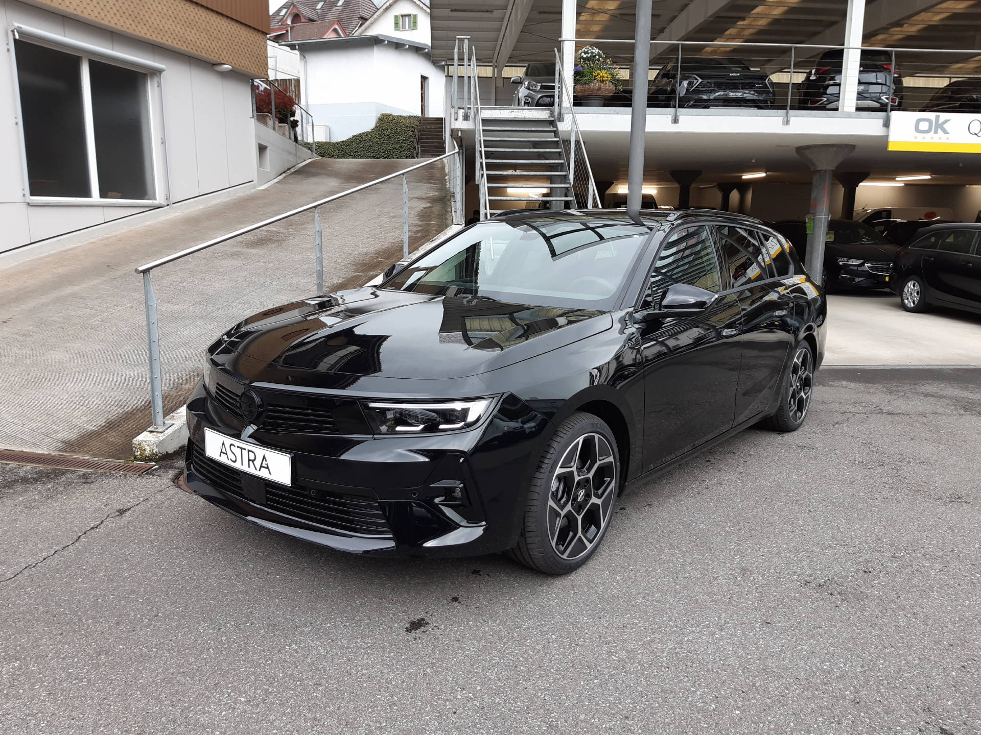 OPEL Astra Sports Tourer 1.2 T 130 Swiss Plus-image-0