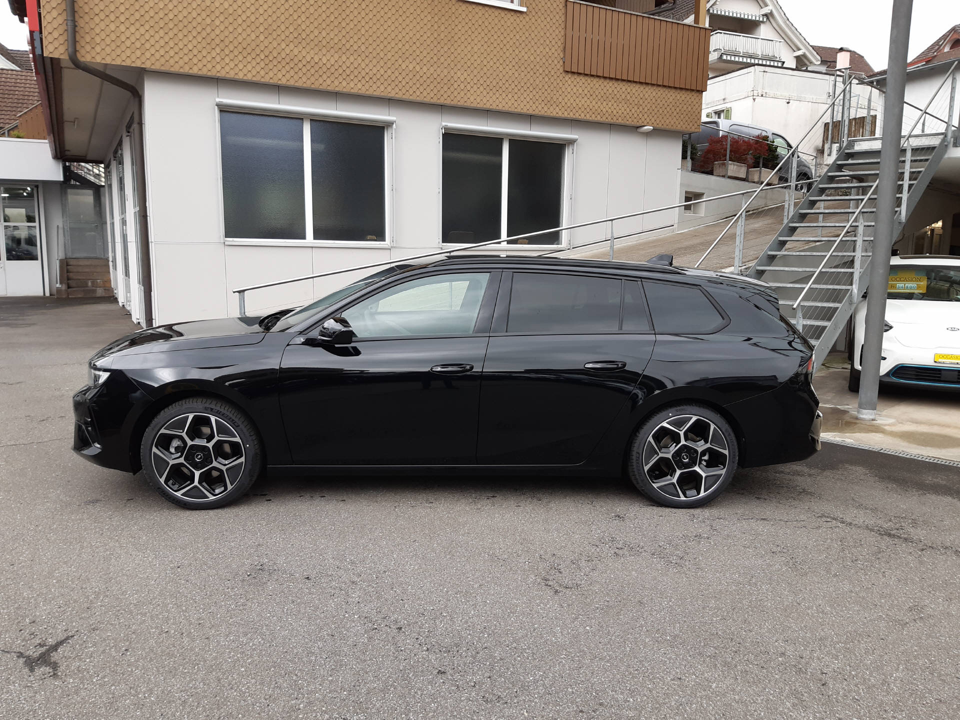 OPEL Astra Sports Tourer 1.2 T 130 Swiss Plus-image-2