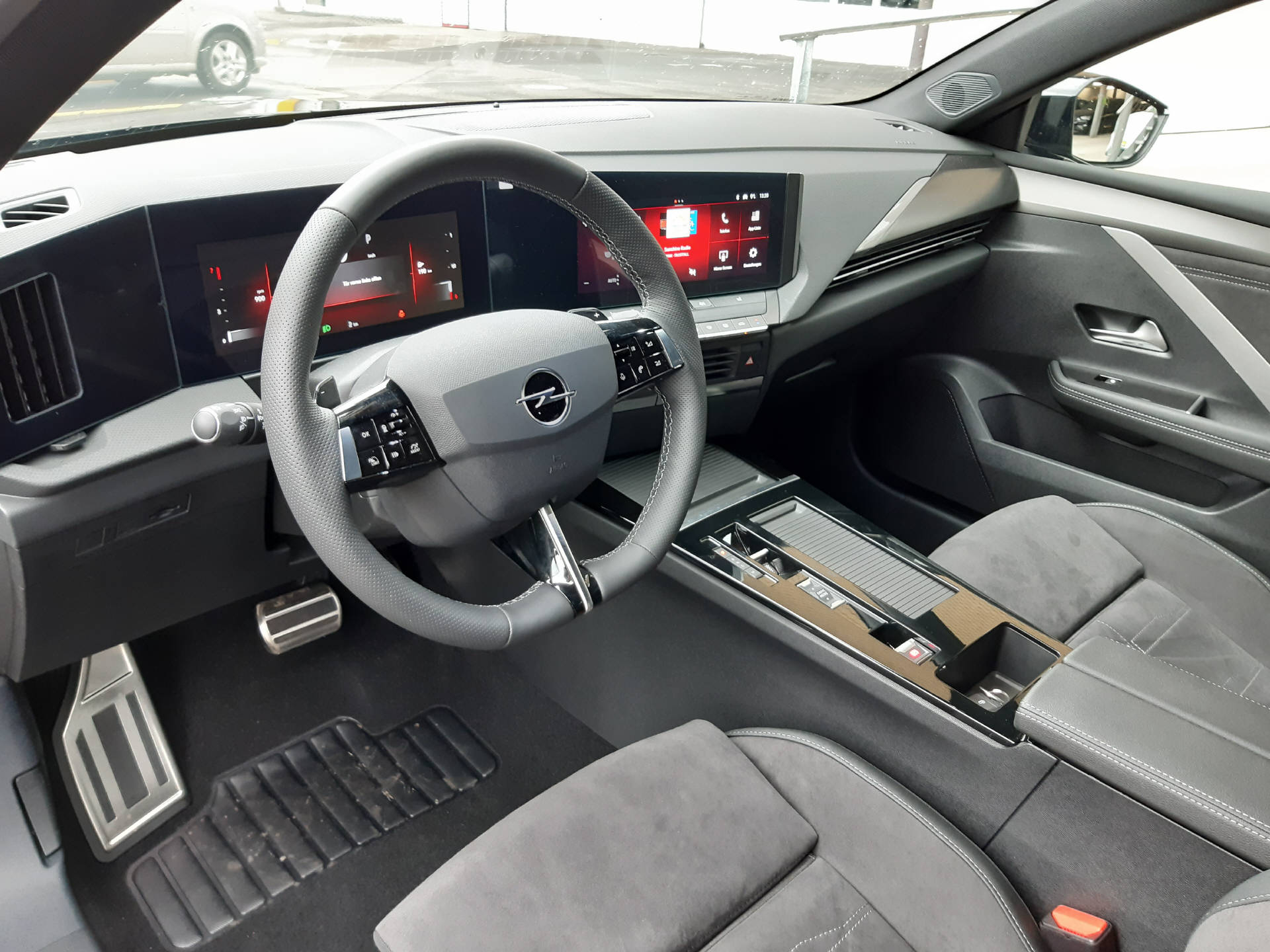 OPEL Astra Sports Tourer 1.2 T 130 Swiss Plus-image-5