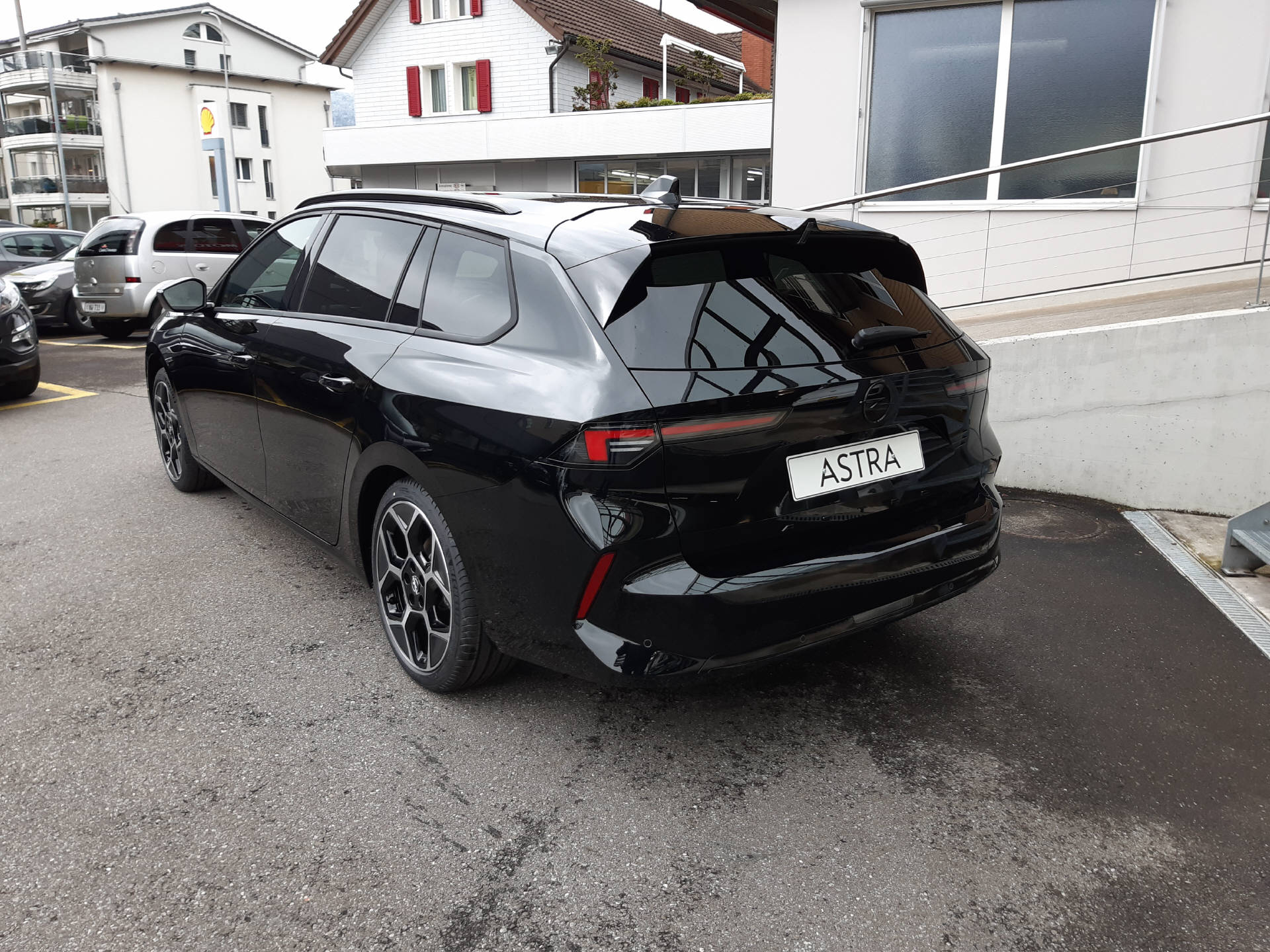 OPEL Astra Sports Tourer 1.2 T 130 Swiss Plus-image-3