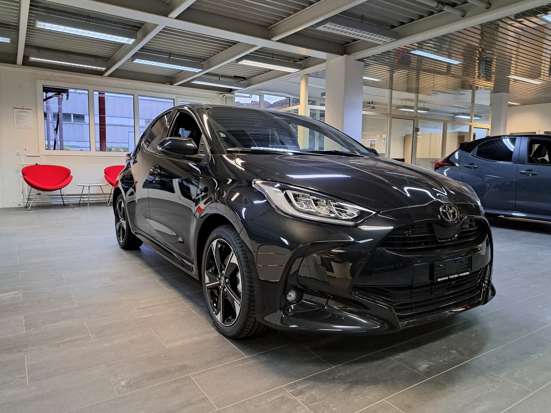 TOYOTA Yaris 1.5 Premium e-CVT-image-2