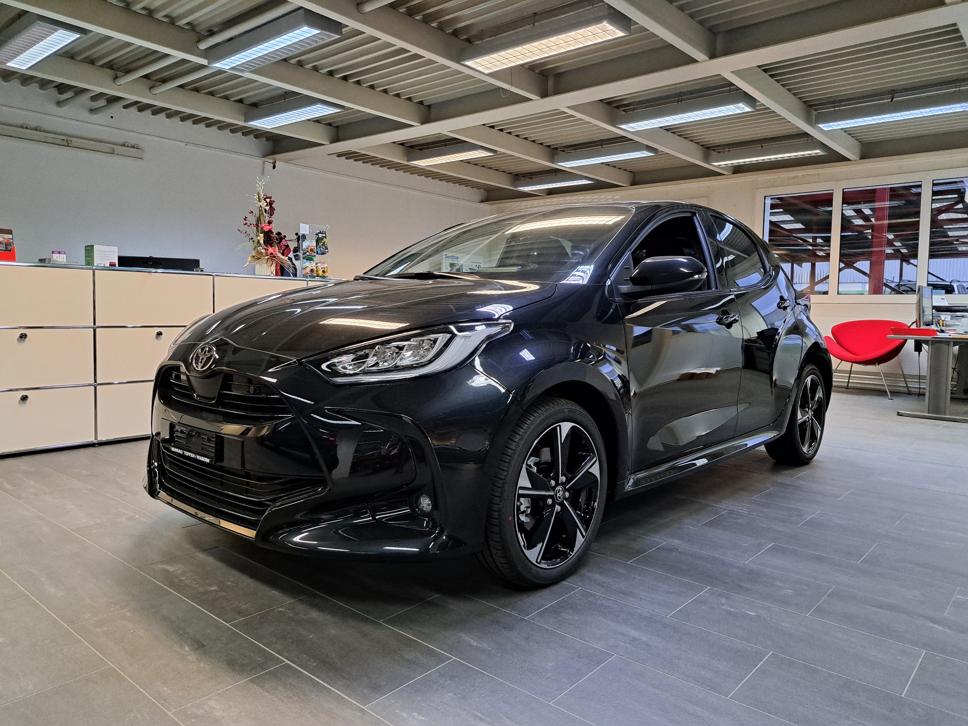 TOYOTA Yaris 1.5 Premium e-CVT-image-0